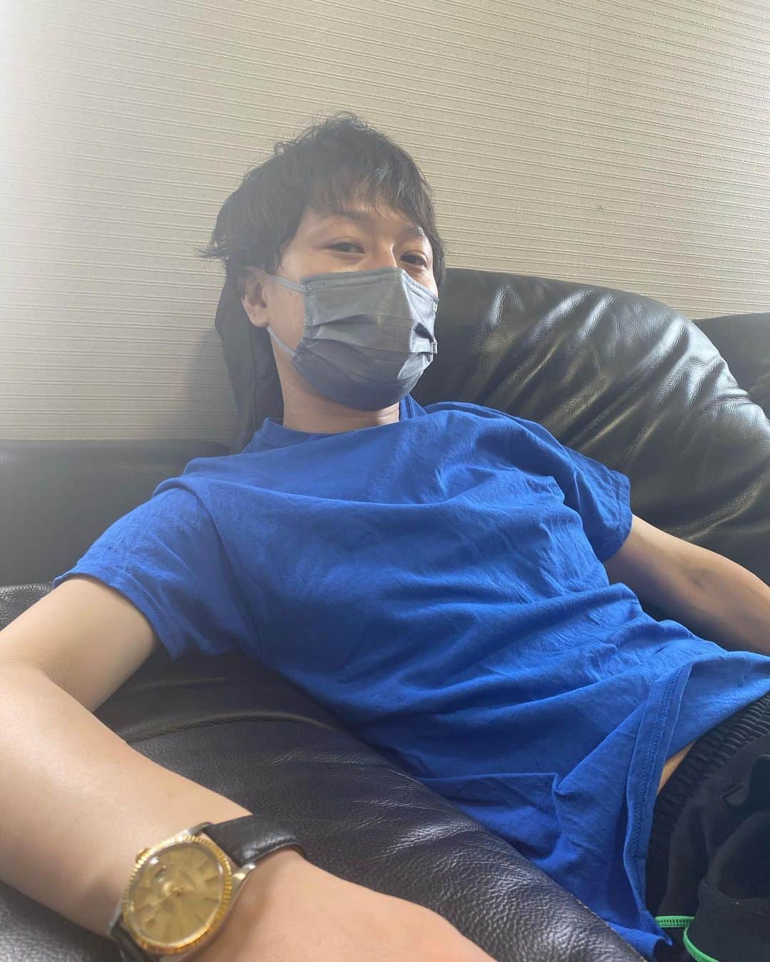 稲田美紀のインスタグラム：「． ． コーナー青Ｔシャツとロレックスが似合う漢なんて見たことない😂難波にいました😂 久しぶりにライブで会うことができました！15日12時まで見逃し配信購入できますので是非❣️ ．  #よしもと漫才劇場 #極ワイワイライブ  #見取り図 さん #清水将企  #rolex  #しっろ」