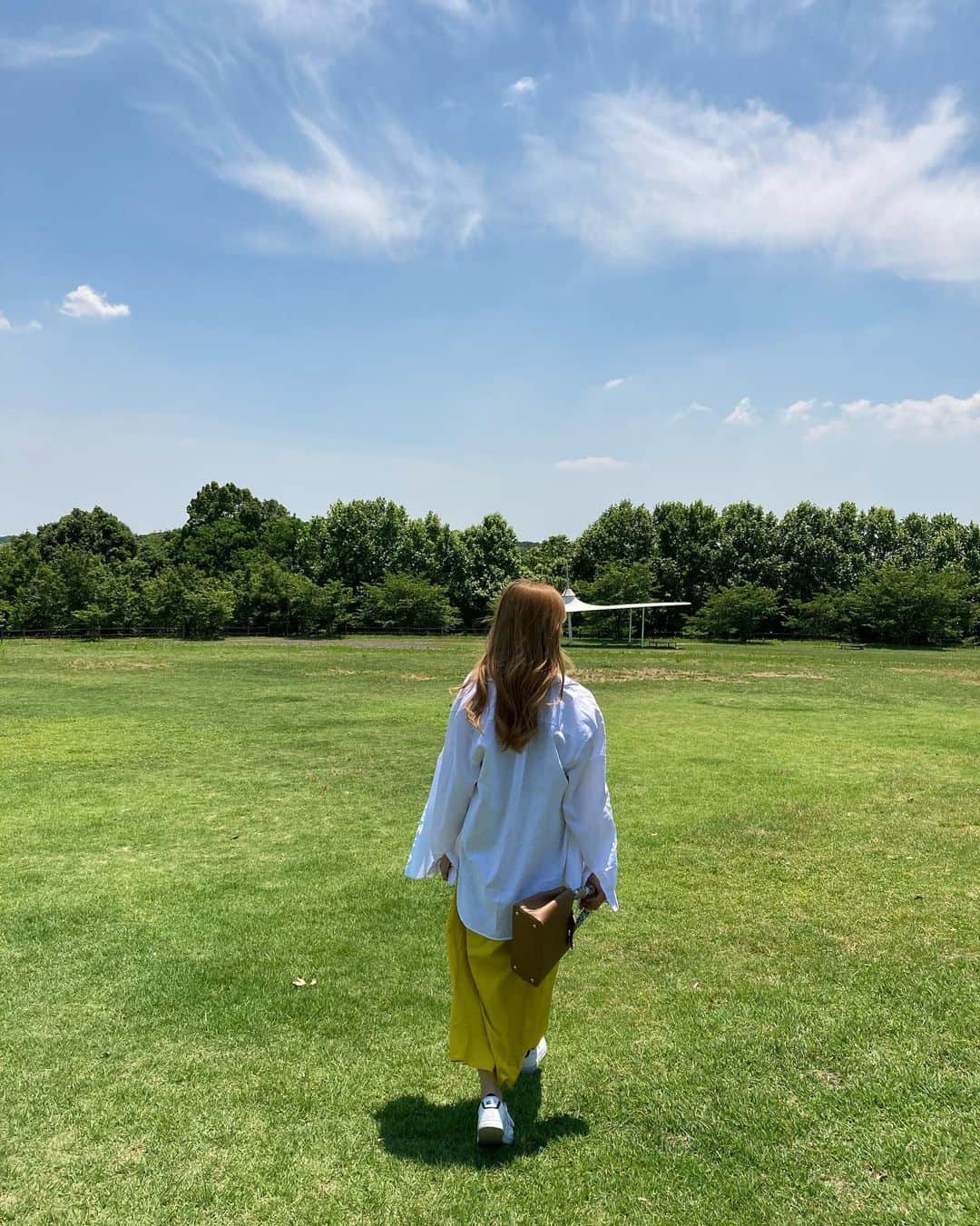 鈴本美愉さんのインスタグラム写真 - (鈴本美愉Instagram)「晴れの日☀️☀️  bag @muleau_official  scarf @zara  shirt/dress @hm  shoes @lacoste」6月13日 22時43分 - suzumotomiyu125