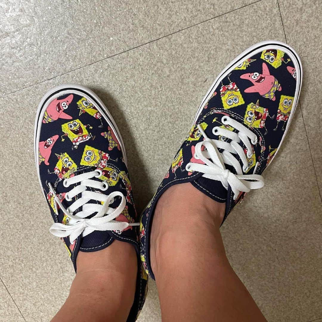 松尾駿さんのインスタグラム写真 - (松尾駿Instagram)「新しいVANS履いて来たんだ雨なんて降るなよ。 #vans  #vansauthentic  #vansjapan  #spongebob」6月13日 17時42分 - matsuoshun