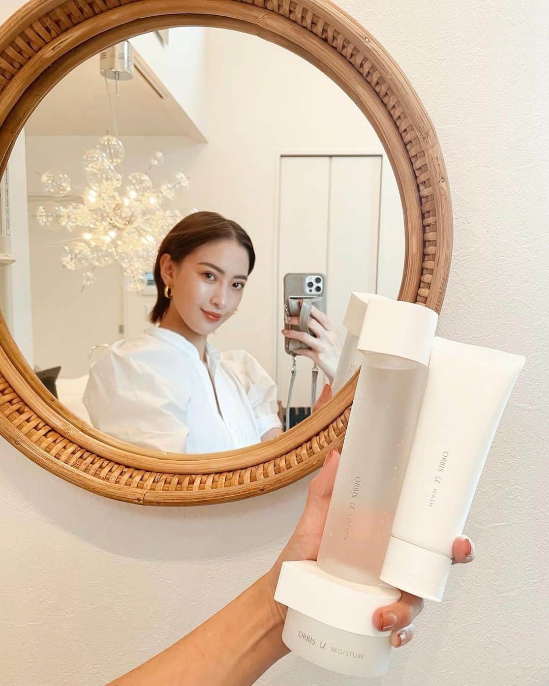 ソンイのインスタグラム：「🧖🏻‍♀️🌿🤍 #オルビスユー1週間チャレンジ が終わってトライアルを使い切ったので感想を🌿  まずウォッシュは泡がふわふわできめ細かくて泡切れが良くて洗い上がりもさっぱり👌🏻 しかも化粧水の浸透感をアップするブースター洗顔だから導入美容液がなくても大丈夫なのが時短したいママさんにも嬉しいなと☺️  で私の１番お気に入りなのがローションで、出した時はとろとろなのに、肌に伸ばした瞬間に水々しく変化する"とろぱしゃ"なテクスチャーの虜に🥺💕サラッとベタつかないのに保湿力がかなりあります！  そしてモイスチャーはふわふわなんだけど濃厚な感じで、しっかりお肌に保湿の蓋をしてくれるテクスチャーが好きでした🤍  1週間トライアルセットを使い切ってとても好きだったので本品を引き続き使います💕  インスタLIVEで教えて頂いたローションを冷やして使うのが私もお気に入りで冷蔵庫に入れてるんだ🎐 冷やしユー、これからの暑い季節にオススメ🌻  子供がいると自分のために使える時間って限られてくるから、シンプルでなおかつちゃんと保湿や年齢に応じたお手入れができるオルビスユーは魅力的で忙しいママにも嬉しいなぁ🥺   まだ使ったことない人はぜひトライアルから使ってみてね🧖🏻‍♀️🌿 皆の #オルビスユー1週間チャレンジ の感想もよかったら教えてください☺️💕   #オルビス #ORBIS #PR」