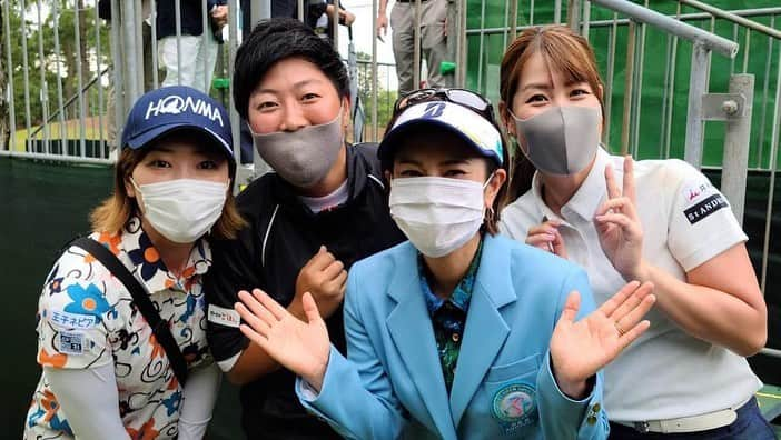 宮里藍さんのインスタグラム写真 - (宮里藍Instagram)「@suntory_ladies 決勝に残ったアマチュア選手の皆さんと！☺️✨皆んなキラキラ輝いていて、夢や目標が沢山ある中で今大会に参加してくれてありがとう！！またベストアマチュアを獲得した、#岩井明愛 選手本当におめでとう！近い将来、ツアーでプロとして再会出来る事を心から楽しみにしています！😆💪✨　#宮里藍サントリーレディスオープン   ちなみに2枚目は、何か勢いで撮った写真ですが😂楽しかったので載せておきます！皆んなお疲れ様でした🙇‍♀️🙇‍♀️🙇‍♀️ @fukudamami32 @yoshiba0312rumi @harukakudo1118」6月13日 18時27分 - ai_miyazato