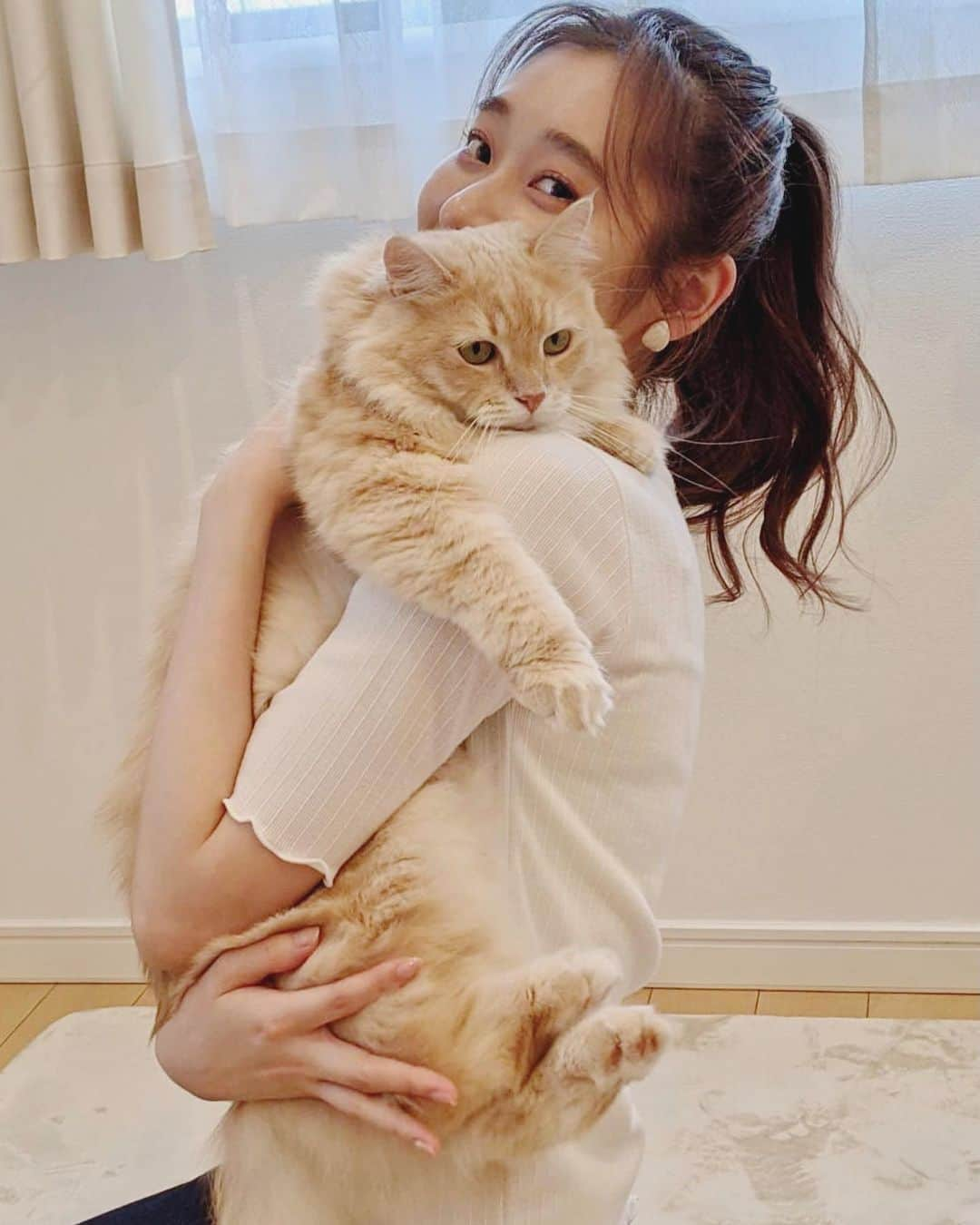 山下七海さんのインスタグラム写真 - (山下七海Instagram)「顔が険しいのよ~🐈🥨  #大ちゃん #大地 #腕がっしり系」6月13日 18時49分 - aishite773