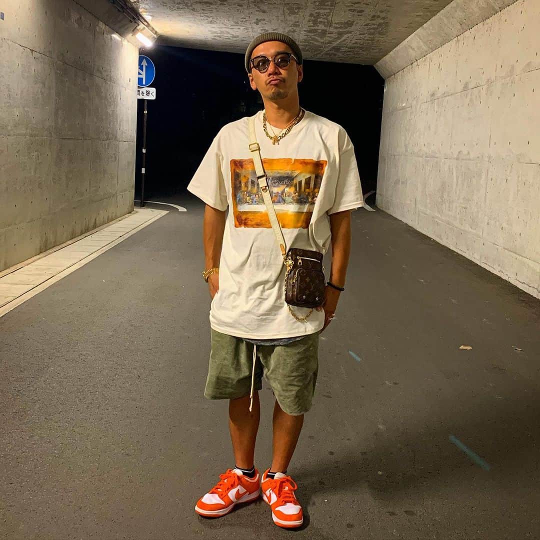 のインスタグラム：「teeにショーツにミニバッグ👜✌️  夏はこんな感じで軽快に☀️  アースカラーってめっちゃ渋い🌳✨✨  #イルマニア#mcma#mesmerize#louisvuittonbag #dunklow#nike#dunk」