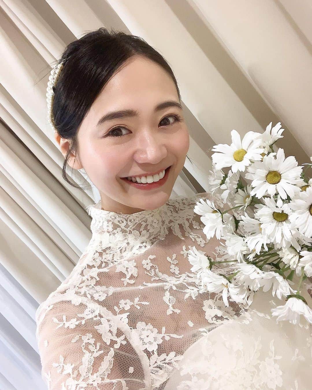 緑川静香のインスタグラム：「【お知らせ】﻿ ﻿ 6月17日(木)20:00〜フジテレビ系列﻿ 『奇跡体験！アンビリバボー』﻿ ﻿ ドラマ部分に出演させて頂きます🥰﻿ ﻿ 父の日スペシャルということで、父と娘の感動の実話をお届けします！﻿ 余命3カ月と宣告された父に花嫁姿を見せてあげたい…父が伝える娘への思いとは。。。﻿ ﻿ ぜひご覧下さいっ🙇‍♀️✨✨✨﻿ ﻿ #アンビリバボー #奇跡体験アンビリバボー #父の日 #weddingdress #ウエディングドレス  #とっても素敵な役を演じられたことに感謝 #最初に台本観た時から涙止まらず #実話ですのでよりね #スッピンシーンもあります笑 #アンビリさんの再現ドラマはがっつりで本格的っす #お楽しみに❣️ #さて今日からとあるお仕事でしばらく東京を離れます #チャイ様は預かってもらっております🐈 #いい子にしてるのだよ」