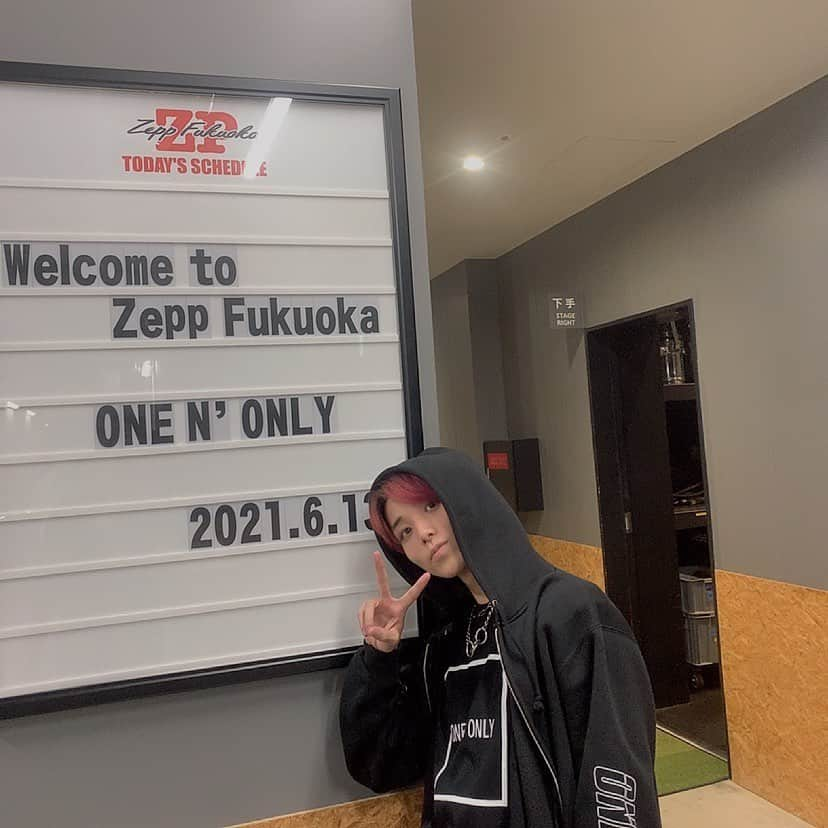 高尾颯斗さんのインスタグラム写真 - (高尾颯斗Instagram)「.﻿ ﻿ ﻿ ONE N' LIVE﻿ ZeppTour2021﻿ ﻿ ﻿ 福岡ありがとうございました😊﻿ ﻿ ﻿ 超久しぶりの福岡ほんとに気持ちよった🔥🔥﻿ ﻿  #福岡SWAG﻿  #すいとーーよ﻿  #お次は東京ぶっかませぇ！！！﻿  #ONENLIVE﻿  #ONENONLY」6月13日 23時24分 - 8810_takaofficial