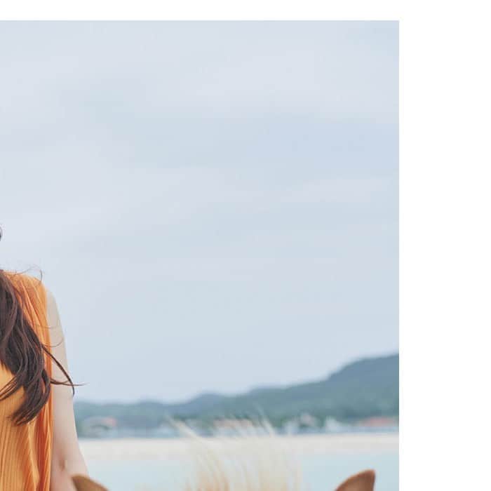 週プレ＠グラビアさんのインスタグラム写真 - (週プレ＠グラビアInstagram)「ㅤㅤ ￣￣￣￣￣￣￣￣￣￣ ▽ 𝟭𝙨𝙩 𝙥𝙝𝙤𝙩𝙤𝙗𝙤𝙤𝙠  　フリーアナウンサー鷲見玲奈さん @sumi__reina 　待望のファースト写真集が2021/8/4発売決定🎊  　撮影はグラビアの聖地・沖縄本島と、久米島で敢行。 　非日常感あふれる解放的な写真の数々を収録し、 　飾らない生身の彼女に迫りました。 　３６０度の美しい海が広がる「はての浜」で 　波と戯れる姿、 　大好きな馬に乗って海の中を闊歩する勇ましい（？）様、 　食事どきの満面の笑顔、ホテルの朝、 　パジャマ姿での眠たげな表情...... 　そのすべてが眩しく、愛おしく、癒される。  　さまざまな角度から切り取った多彩な鷲見玲奈を、 　まるっと詰め込んだ一冊です。 　撮影は、現在のグラビアシーンを牽引する 　フォトグラファーのひとりである三瓶康友氏が担当。  　発売をお楽しみに！♡ 　ㅤ ﻿﻿﻿﻿ㅤ  ⚋⚋⚋⚋⚋⚋⚋⚋⚋⚋⚋⚋⚋⚋⚋⚋⚋⚋⚋⚋⚋⚋⚋⚋⚋⚋⚋⚋⚋⚋⚋⚋⚋⚋⚋」6月13日 23時43分 - shupure_official