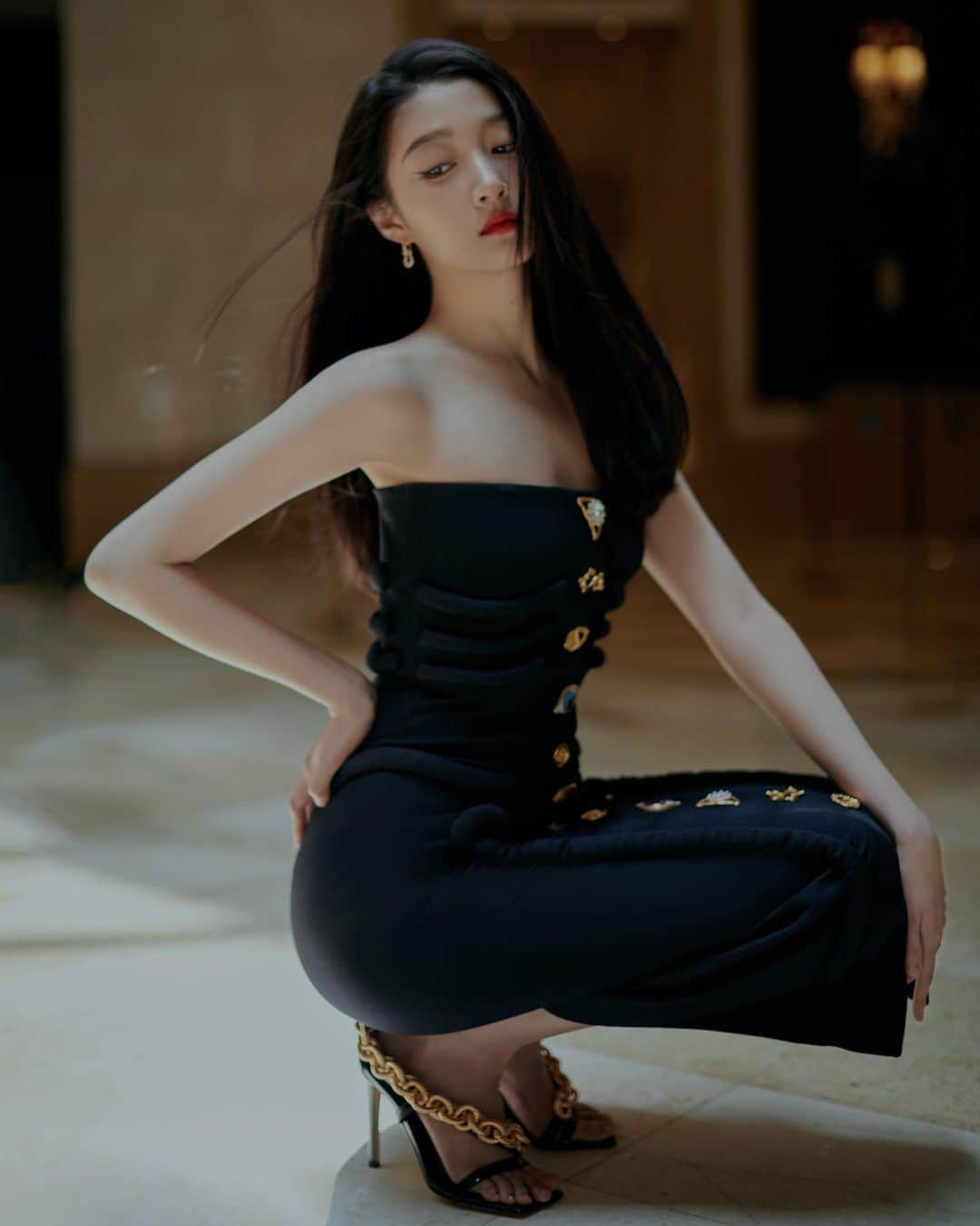 クアン・シャオトン（Guan Xiaotong）さんのインスタグラム写真 - (クアン・シャオトン（Guan Xiaotong）Instagram)「喜欢这条裙子～🖤🐟」6月13日 23時46分 - stronger917
