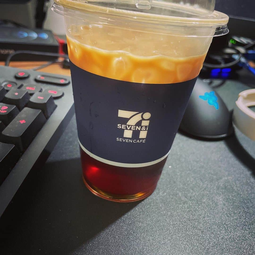 どぬくさんのインスタグラム写真 - (どぬくInstagram)「セブンの高いコーヒー飲んでみた！！ ちょっと苦めだってけど美味しい🤤」6月14日 0時41分 - dnq_cp