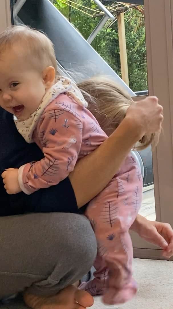 のインスタグラム：「Amazing what you’ll do for that giggle!!!」