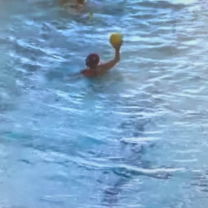 のインスタグラム：「Adam Wright on the livestream getting in trying to show the kids how to finish a 7 on 6 except this happened 😐」