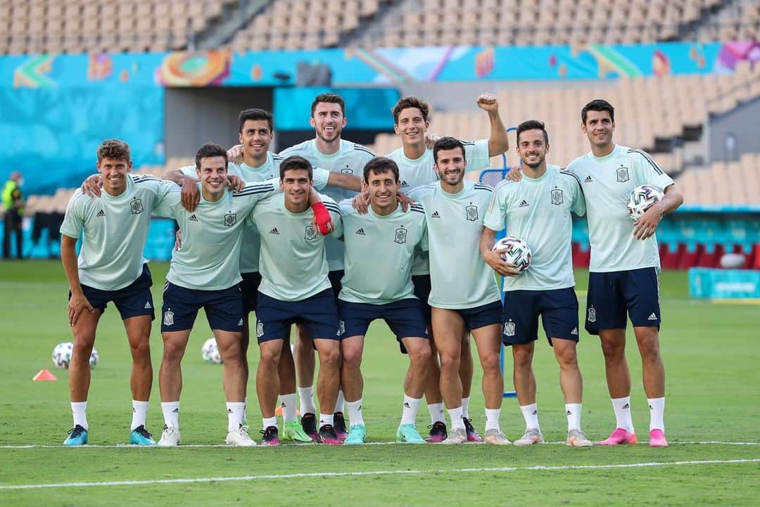 アルバロ・モラタのインスタグラム：「Focused 🇪🇸🇸🇪 #EURO2020 #SomosEspaña @sefutbol」