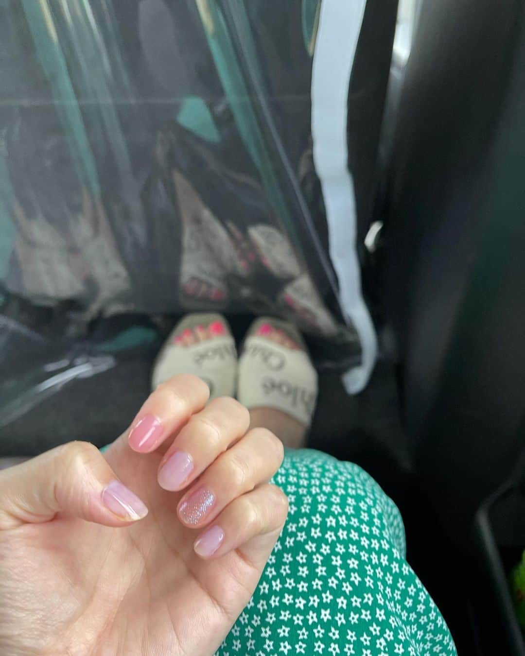 横山由依のインスタグラム：「夏を先取り💅」
