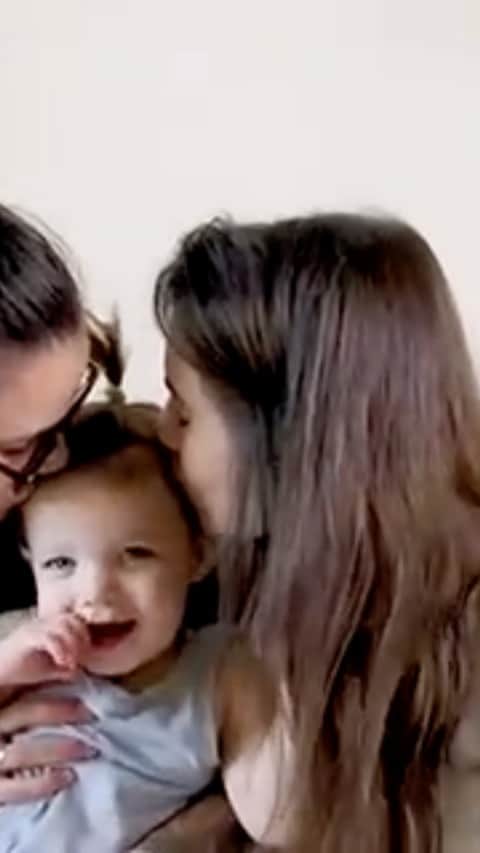 ジャスミン・トゥークスのインスタグラム：「What makes you feel most at home? For couple Alyssa, Sam and their little girl Avery, it means being together. 🏠🤍 This #Pride month and beyond, everyone should experience the acceptance of home. #HomeIsForEveryone is our initiative to share messages of hope and create safe spaces for the LGBTQIA+ community, in partnership with @itgetsbetter. 🏳️‍🌈 “Home is a feeling. What better feeling to have than being accepted & valued by the people closest to us?” #PrideMonth #Pride2021 #ItGetsBetter #CrateandBarrel」