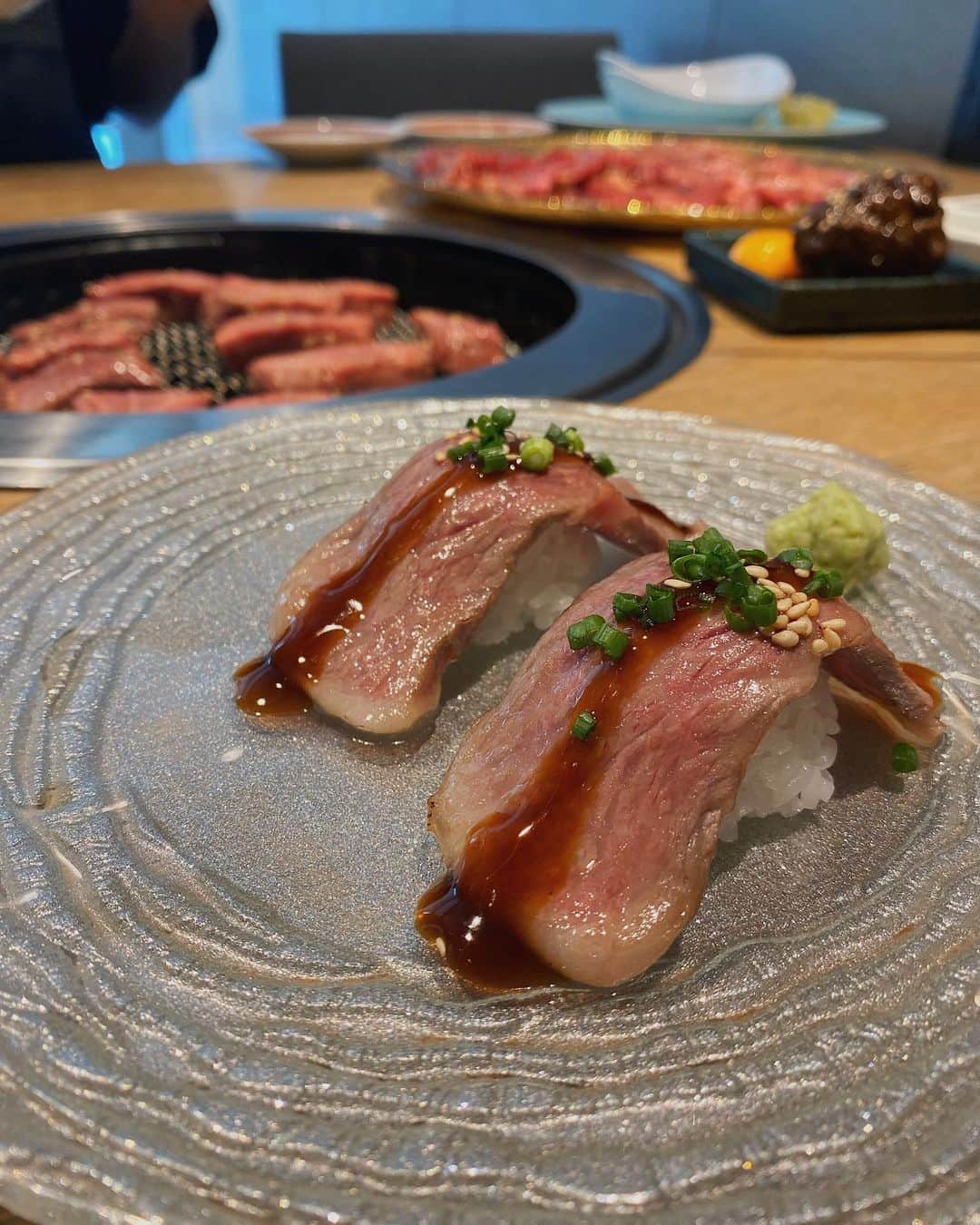 新垣樹里のインスタグラム：「お肉食べたいな〜(º﹃º`) なんか朝からそんな気分w  #肉寿司#焼肉」