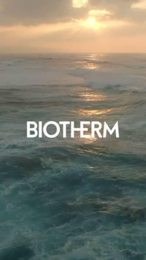 Inka Williamsのインスタグラム：「Loved this video @Biotherm created for worlds Ocean day. I was busy cleaning the mangroves on the 8th so I’m posting this now, but every day should be Ocean’s day. 🤍 World Oceans Day reminds us of the importance of our oceans  and the reasons we have to keep it healthy.  I am proud to be associated with @Biotherm, which is launching its new sustainability campaign:  Live By Blue Beauty to create a better future for the ocean. Let us not forget the impact of our actions on the ocean and treat it with love and respect.  By protecting our ocean, we are protecting our future.💙 #LiveByBlueBeauty #WorldOceansDay @Biotherm」