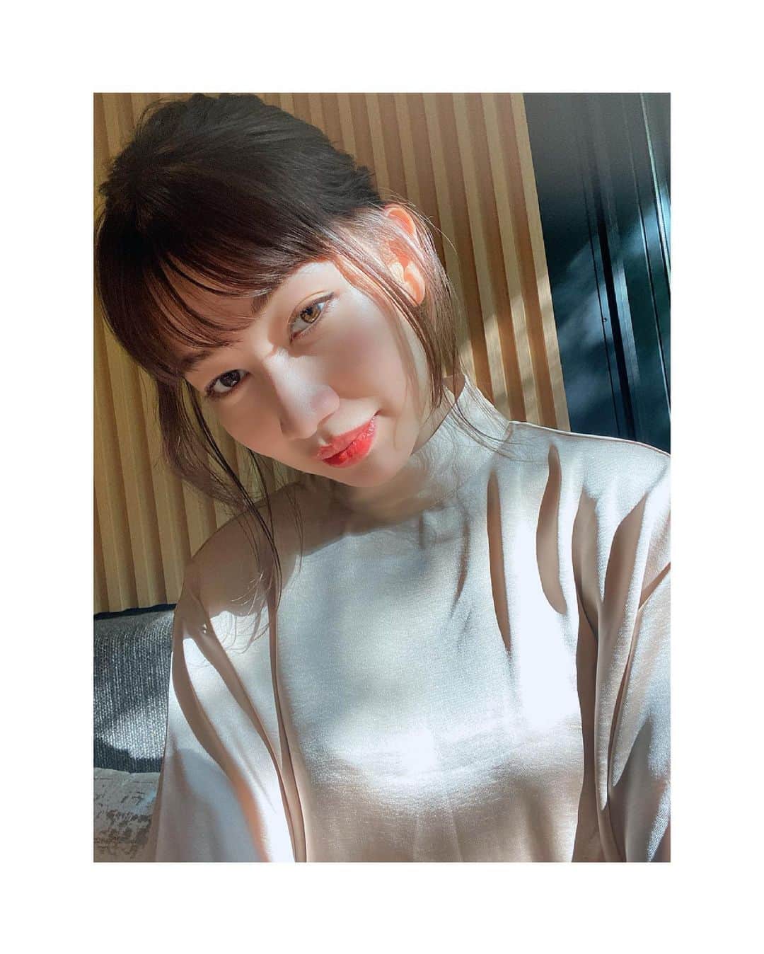 山本ソニアのインスタグラム：「Bonjour tout le monde ❤︎  今日はおうちでワイン会します🍷👩🏻‍🍳」