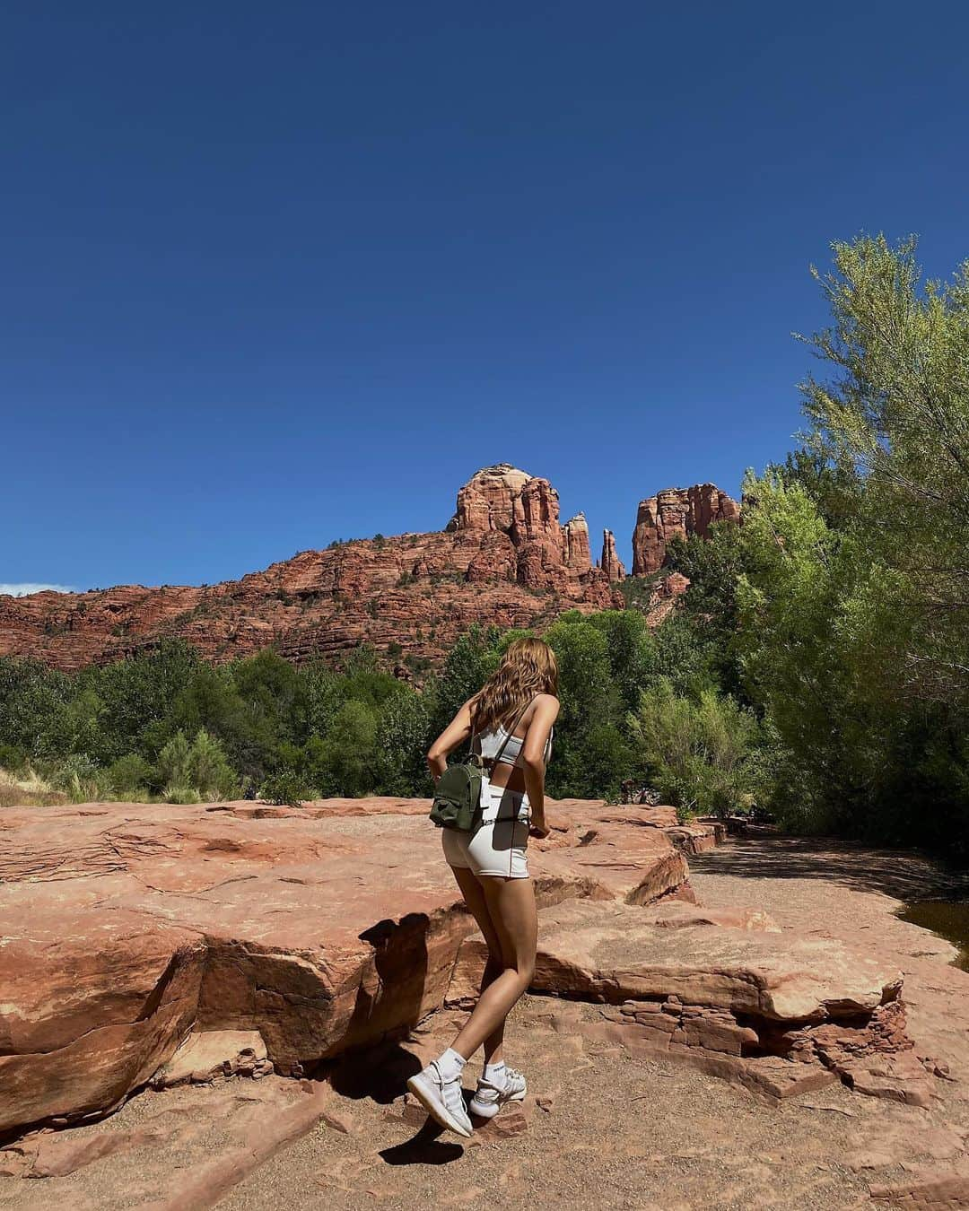 ローラさんのインスタグラム写真 - (ローラInstagram)「I visited Sedona to feel love from Mother Earth 🏜☺️✨　　母なる大地のエネルギーを感じるために、アリゾナ州にあるパワースポットの場所、セドナを訪れたよー🪐」6月14日 13時18分 - rolaofficial