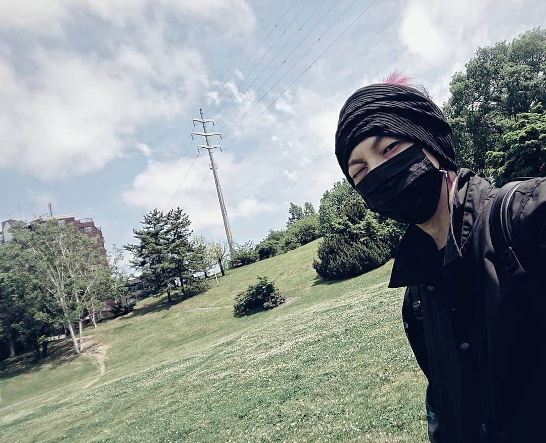 悠介 さんのインスタグラム写真 - (悠介 Instagram)「札幌OFF日﻿ ﻿ ﻿ 水曜どうでしょうのオープニング&エンディングの撮影場所の公園にふらっと行ってきました🚶﻿ ﻿ なんか感無量😣﻿ ﻿ ﻿ ﻿ #水曜どうでしょう﻿ #平岸高台公園﻿ #聖地巡礼」6月14日 14時06分 - ysk_lynch