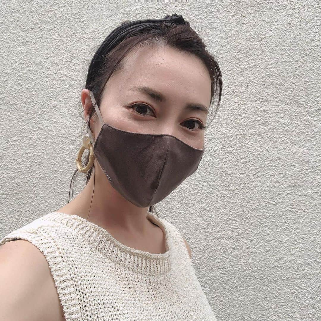 新山千春さんのインスタグラム写真 - (新山千春Instagram)「娘と一緒に美容院へ💇‍♀️  一緒に買い物したり、 カフェ行ったり ダンス行ったり、 充実した日曜日✨  娘と一緒に出演させていただいた バラエティー番組があるので またご報告させてくださいね！  @moremore0712   これから 新しい作品🎬の衣装合わせです！  YouTube chiha room リニューアルします！  プロフィールからとべますよ✨  https://m.youtube.com/watch?v=MFAvvRC2q3A  #14歳 #親子 #新山千春 #アラフォー #アラフォーママ」6月14日 14時24分 - chiharuuu_0114