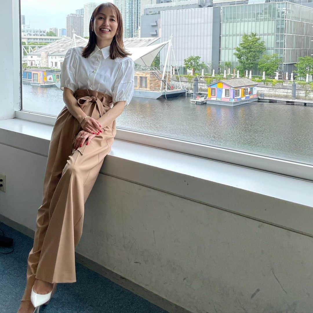 矢田亜希子さんのインスタグラム写真 - (矢田亜希子Instagram)「【オンエア】 2021年6月19日(土)21：00〜21：54 テレビ東京『出没！アド街ック天国』 #アド街ック天国 #アド街#テレビ東京#池上本門寺 衣装　ブラウス @prada  パンツ @marella_japan  ジュエリー @fope_gioielli  靴は @jimmychoo」6月14日 15時07分 - akiko_yada