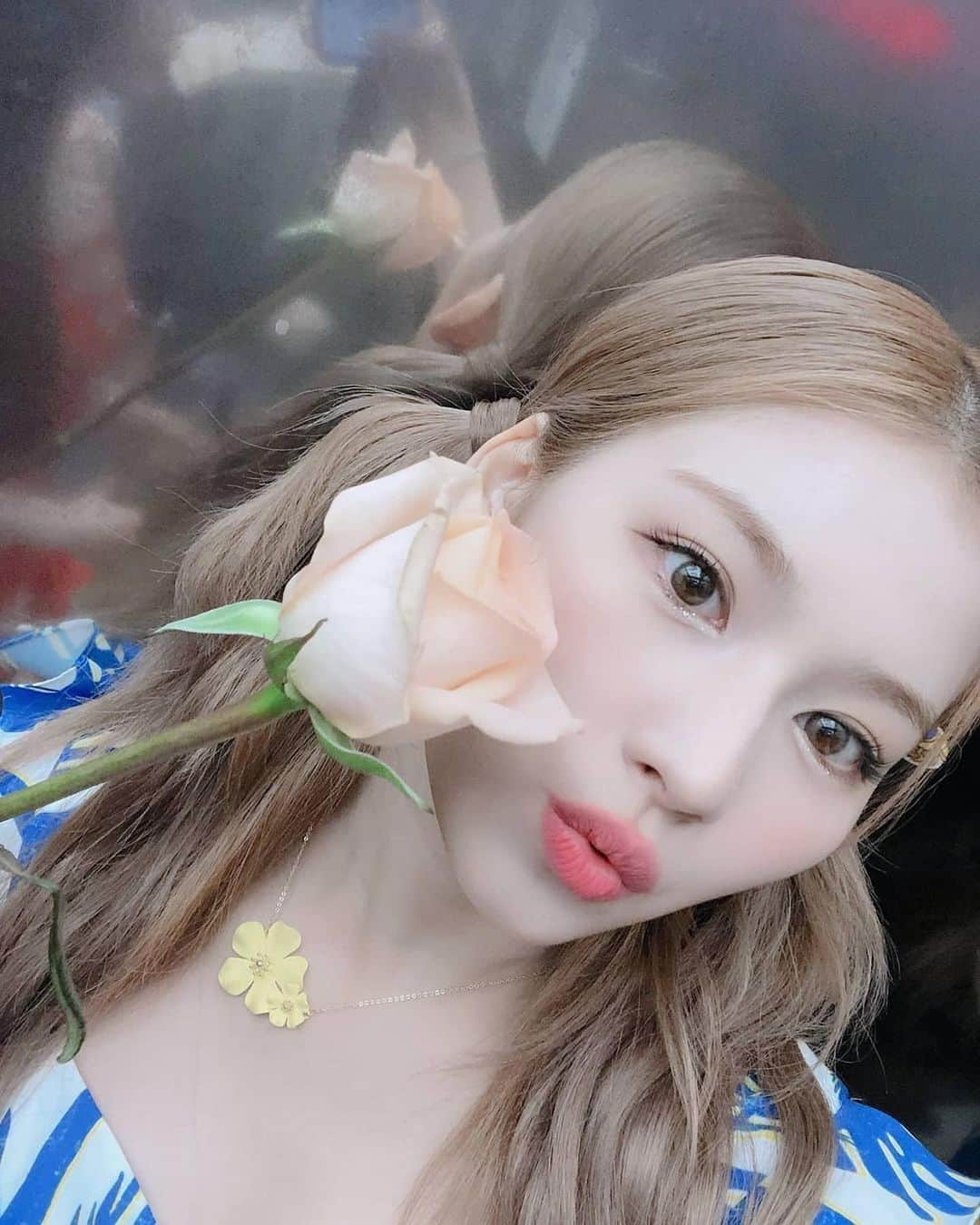 サナのインスタグラム：「— : 🐿  ♩ #twice #트와이스 #トゥワイス #sana #sanaminatozaki #minatozakisana #사나 #jyp #tasteoflove #alcoholfree #nosananolife #yesiamsana #kpop   210613 ♪ TWICETAGRAM Instagram Update」