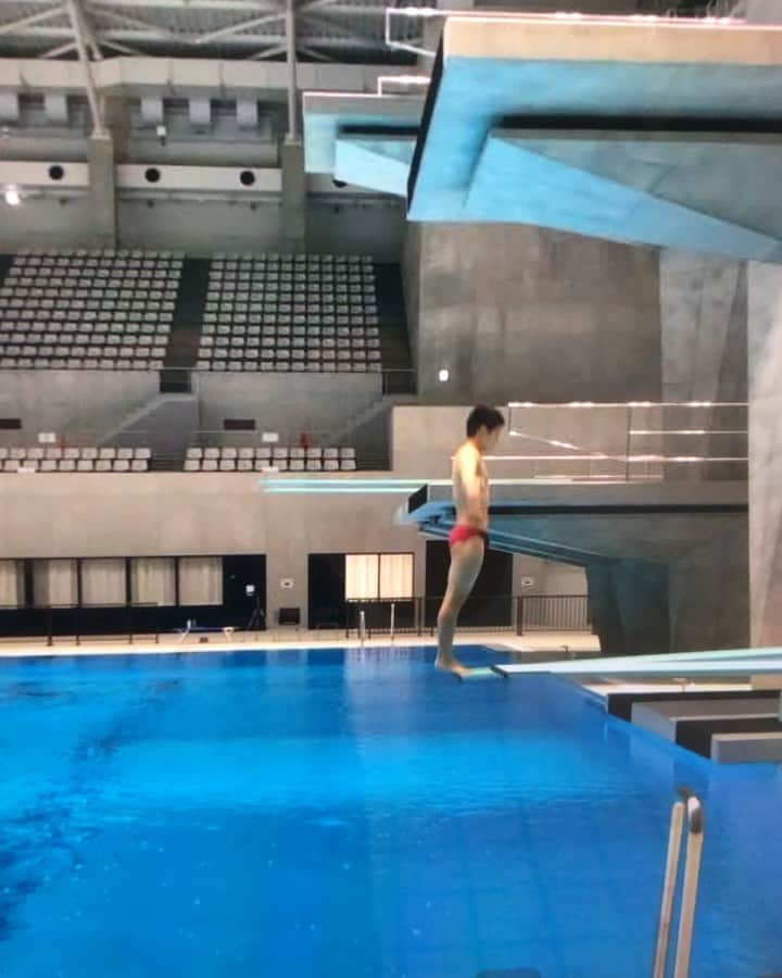 玉井陸斗のインスタグラム：「新種目🤩  何回捻っているでしょう🧐 #diving#捻り#新種目」