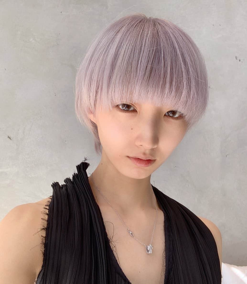 飯島望未のインスタグラム：「She is back.  Cut & color by @sen_kentaro  @sen__osaka」