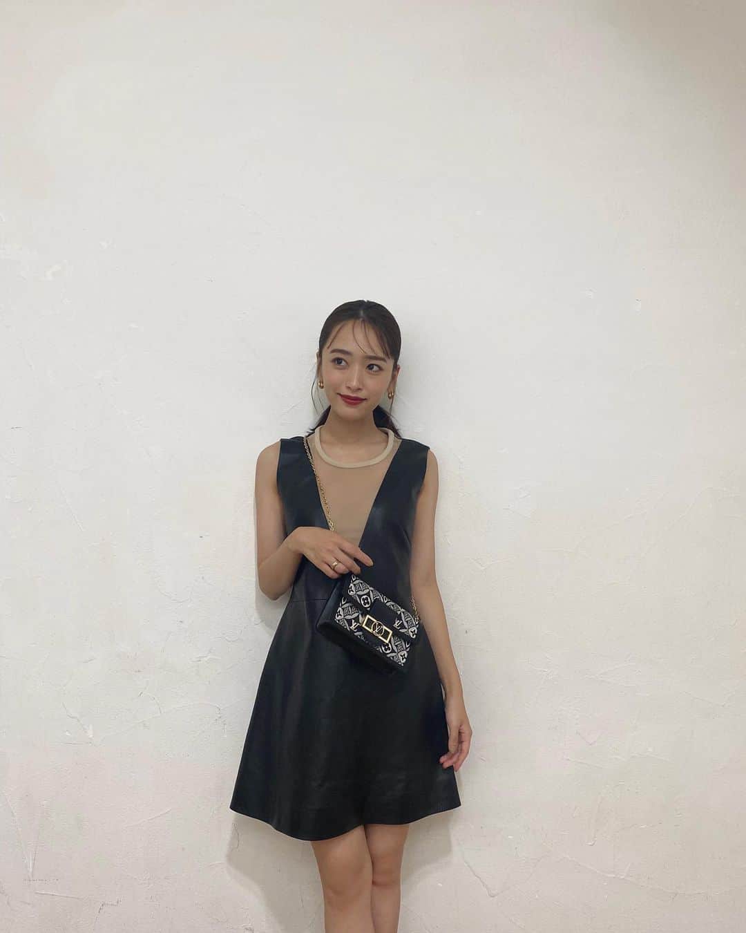 近藤千尋のインスタグラム：「LVを身につけて 撮影してもらいました📸💄  ルイ・ヴィトンの新作2022  ウィメンズ　クルーズ・コレクションが 6月15日21時に配信されます🤍🤍 みんなで一緒に見ましょう🕊💖  @louisvuitton  @nicolasghesquiere  #LVCRUISE  #louisvuitton」