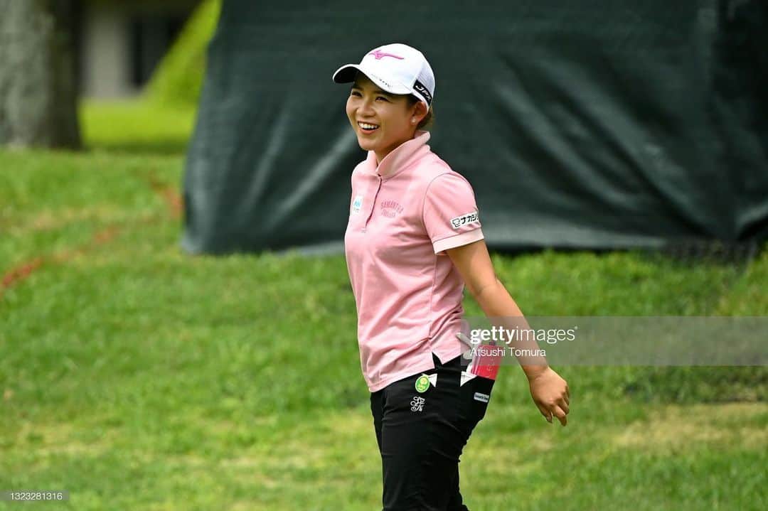 のインスタグラム：「試合で初めて7アンダーでた🤪 うっれしぃーーー💜 今週もいいプレーできるように頑張ります✊」