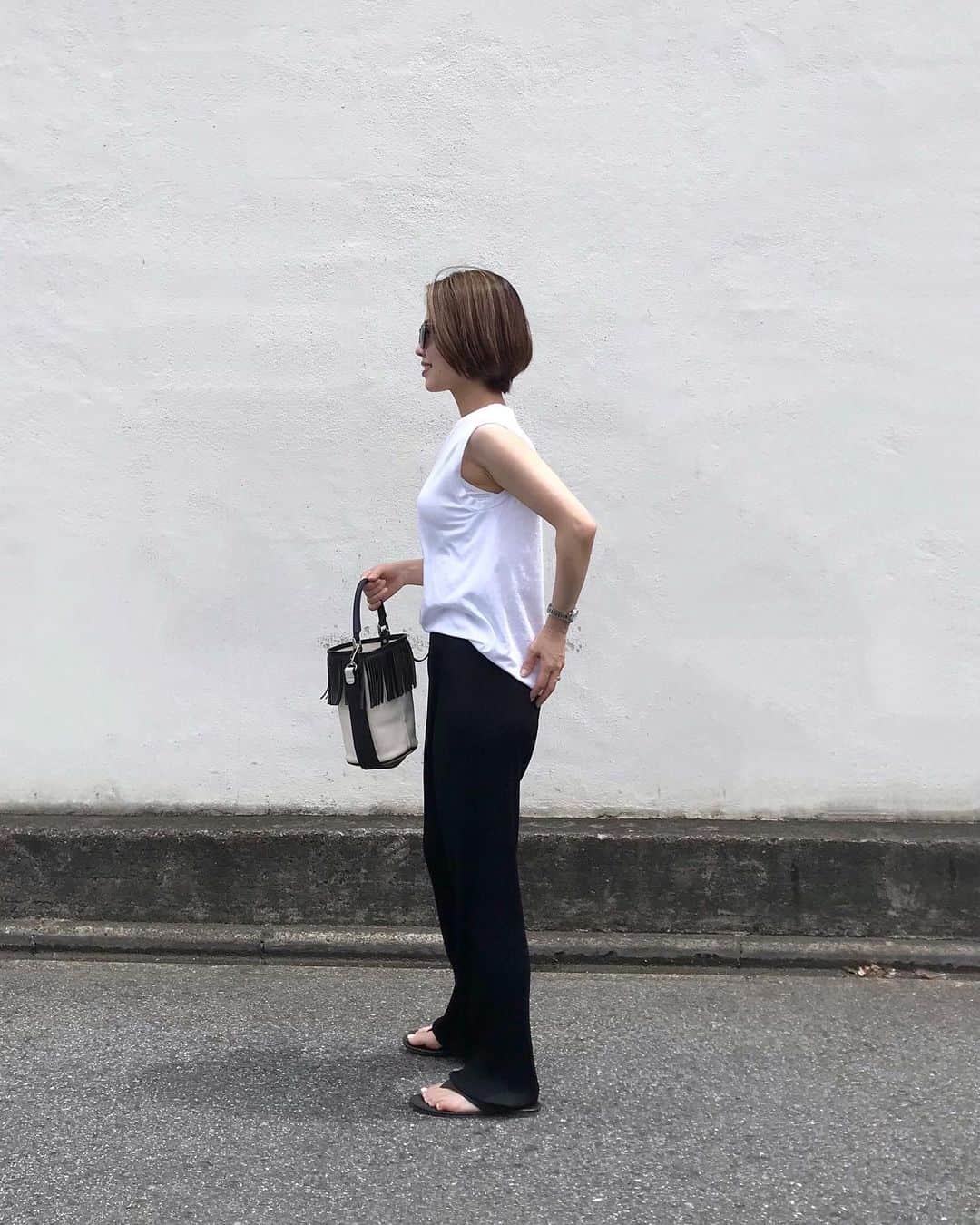 muua777さんのインスタグラム写真 - (muua777Instagram)「:﻿ ﻿ 着飾るわけでもなく﻿ ﻿ シンプルに！ラフに！﻿ ﻿ 夏はそんな毎日😊﻿ ﻿ ﻿ t shirt… #hanes pants… @tinoir_xs (new﻿) bag… #ayako﻿ sandal… #akte」6月14日 19時17分 - muua777