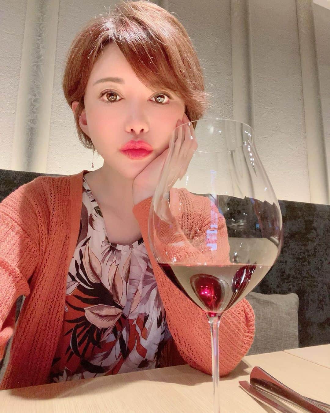 里美ゆりあのインスタグラム：「赤ワインが好きなんだなぁ🍷🌟  #赤ワイン #wine」