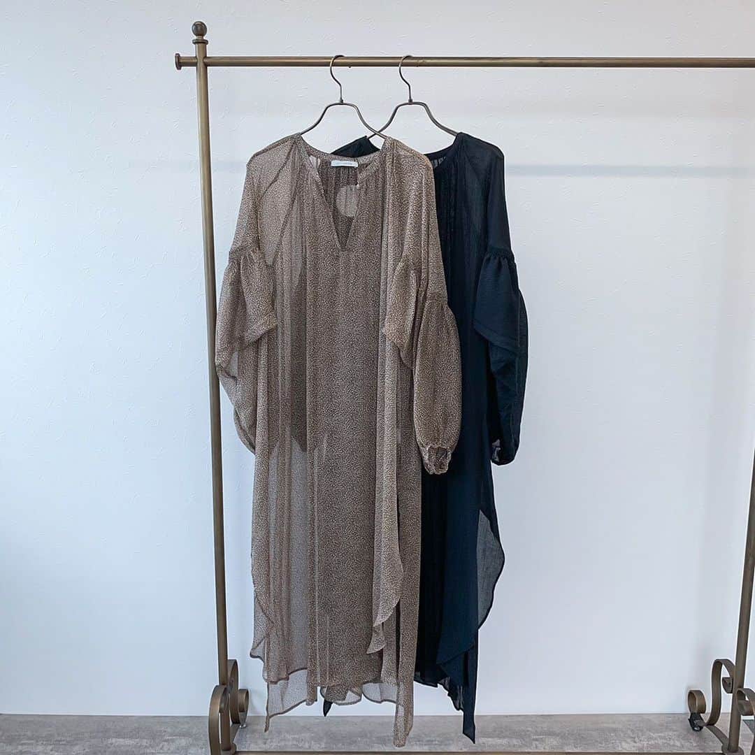 相原百花のインスタグラム：「✔︎buyer recommend item  いつものコーデにONするだけで おしゃれできる万能ワンピ🌿  これからの時期はハーフパンツ合わせも 絶対可愛い👌🏽❤︎  2色とも買うか真剣に迷い中💭💭」
