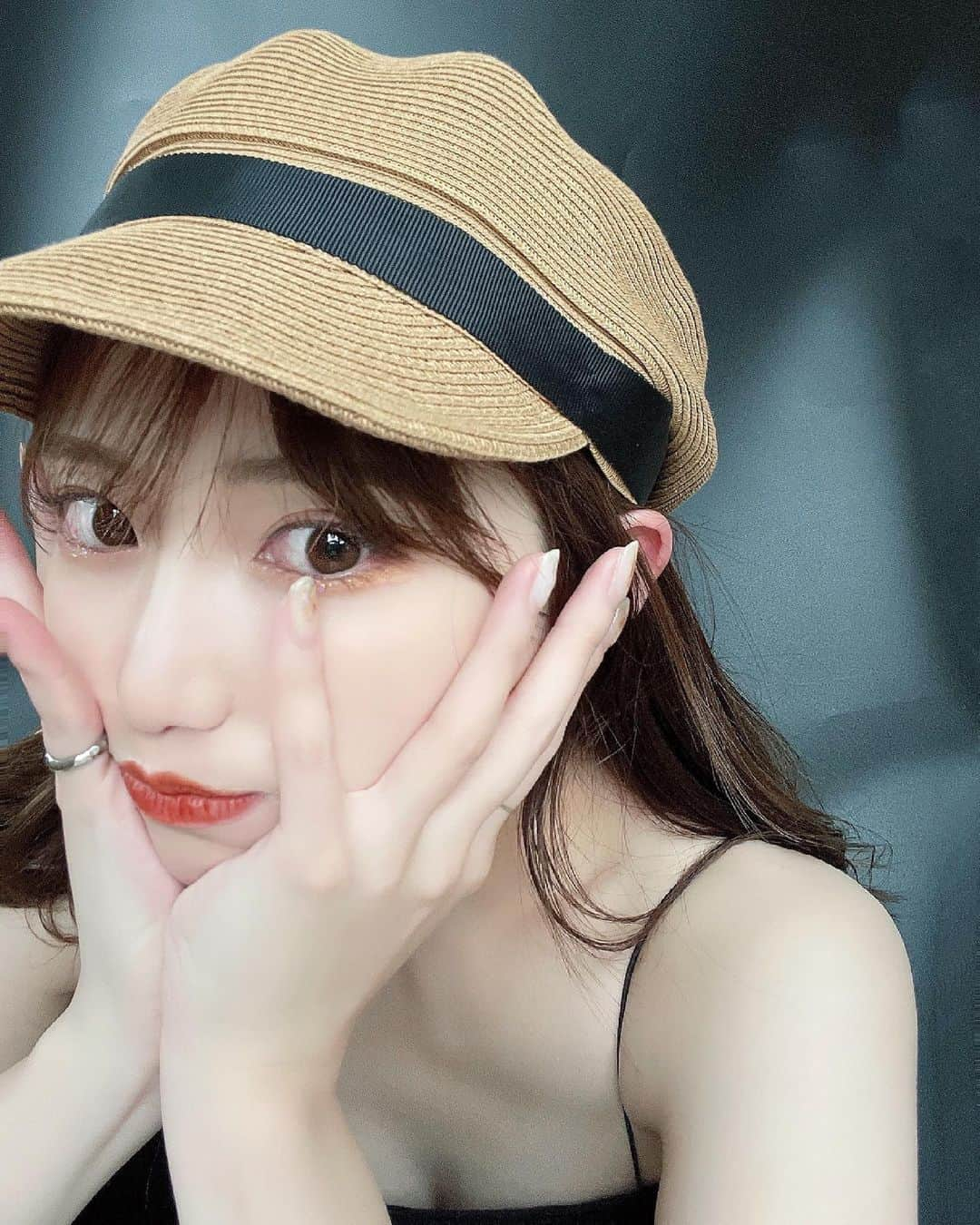 相楽優佳さんのインスタグラム写真 - (相楽優佳Instagram)「夏の準備 𓇼 今季用のキャスケット＆パッド付キャミget🐋 どちらも @acym_official さんの❤︎❤︎  こういう肩の紐ほっそいの探してたの❕笑 キャスケットも便利だしどっちもいっぱい使う✌︎  . イヤリングはフォロワーさんの手作り😭 🔖 @__mignon61__  わざわざ金アレ対応にしてくださって感謝感激𓇠 大事にします！ありがとうございます🙇🏼‍♀️♡ ____ #acym #アシーム #キャスケット #夏コーデ  #ブラ付きキャミソール #キャミソール #夏服コーデ  #シースルーバング #キャスケットコーデ #涙袋メイク  #セミロング #セミロングヘア #韓国ヘア #ファッション通販  #金アレ対応 #シルバーアクセサリー #イヤリング」6月14日 20時05分 - yuka_sagara