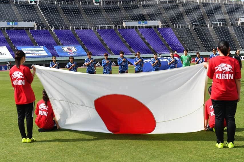 塩越柚歩さんのインスタグラム写真 - (塩越柚歩Instagram)「.﻿ ウクライナ戦🇺🇦メキシコ戦🇲🇽﻿ たくさんの応援ありがとうございました⚽️✨﻿ ﻿ 個人的にはウクライナ戦で﻿ 代表デビュー、初ゴールをさせてもらいました！﻿ コメントやメッセージくれた方ありがとうございました😊﻿ 感謝の気持ちを忘れずにまだまだ成長していけるように頑張ります！﻿ ﻿ 引き続きなでしこジャパンの応援をよろしくお願いします🇯🇵📣﻿ ﻿ @JFA﻿ ﻿ #なでしこジャパン﻿ ﻿」6月14日 20時43分 - yuzuho_shiokoshi19