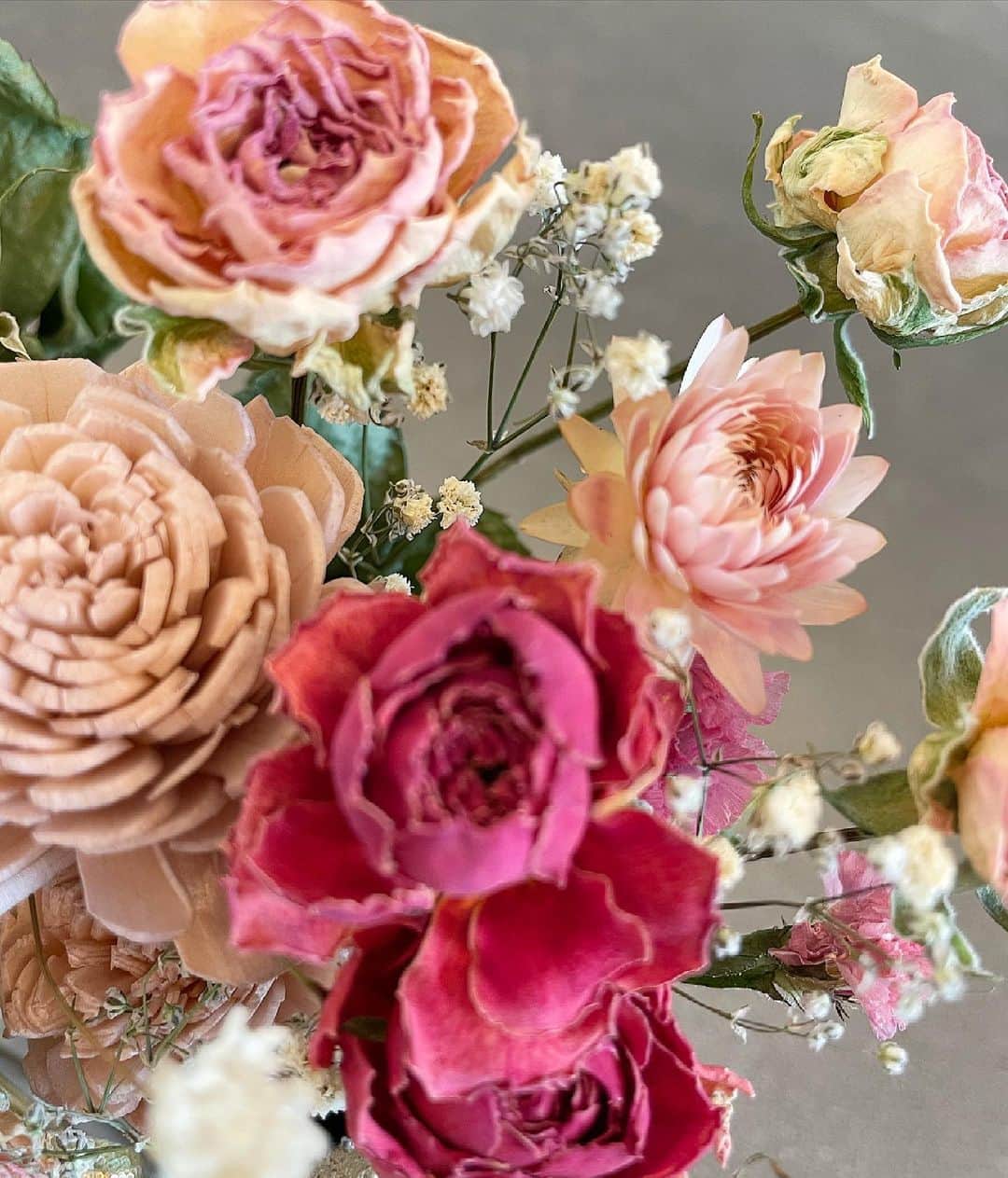 西川瑞希（みずきてぃ）さんのインスタグラム写真 - (西川瑞希（みずきてぃ）Instagram)「最近頂いたお花達💐綺麗で、綺麗で…眺めているだけでとってもしあわせっ//  お心のこもったプレゼント。。ほんとうにありがとうございます✨  おうちが華やかになってうれしい☺︎ . . . #myroom #flowers #happy」6月14日 21時00分 - mizuki_nishikawa_