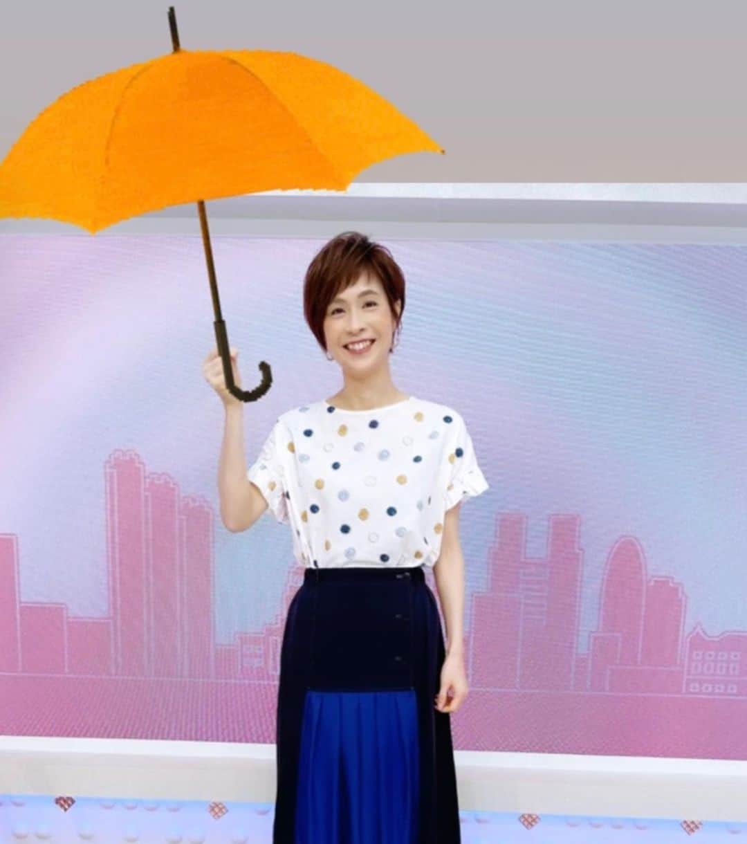 今村涼子さんのインスタグラム写真 - (今村涼子Instagram)「#衣装#トップス#ラジェンテ #スカート#ROSIER #Jチャン#ドラえもん天気 関東梅雨入りしたので傘持ちポーズ。」6月14日 21時07分 - ryoko.imamu