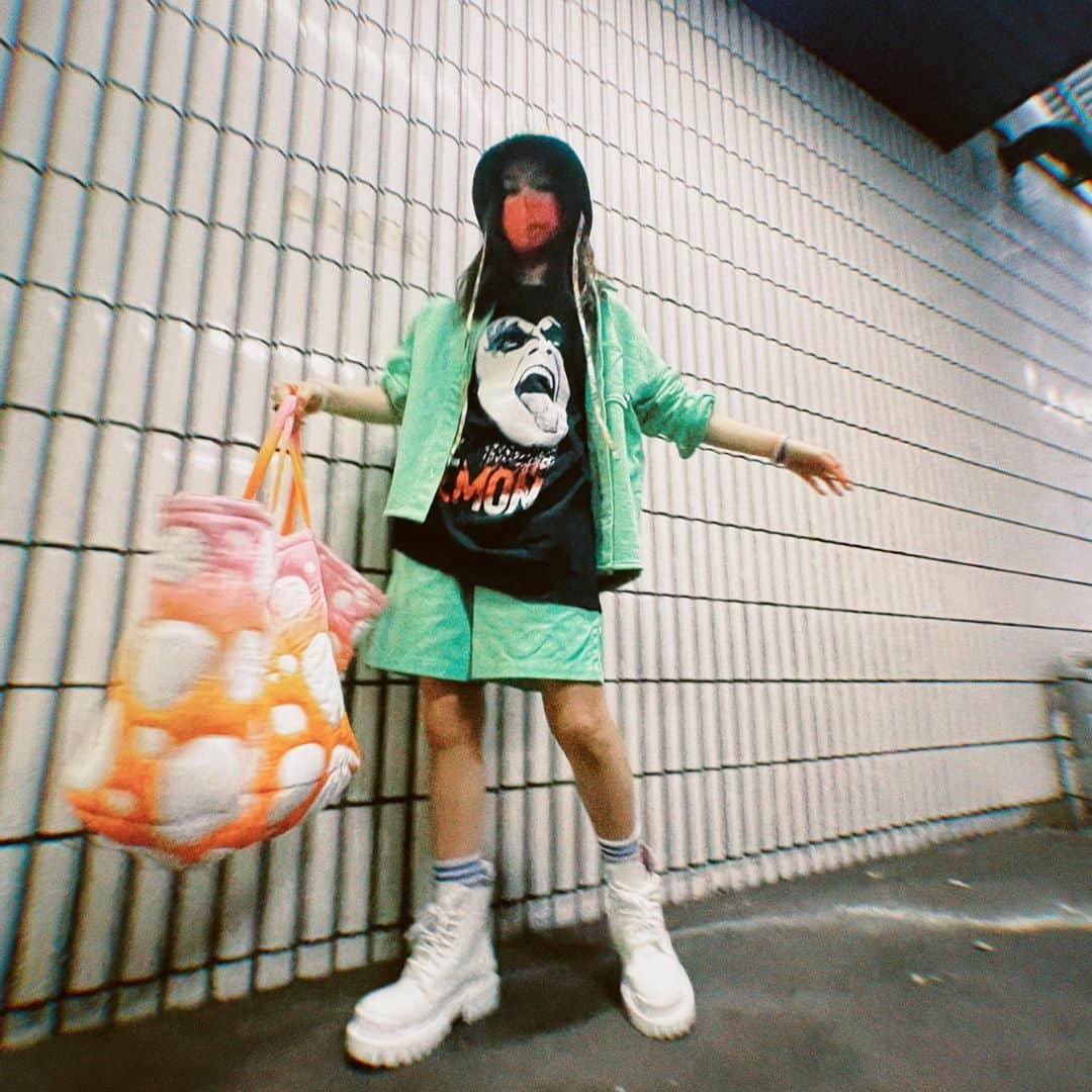 仲里依紗のインスタグラム：「KISS🔥🔥🔥🔥　 @udo_official_goods 👚❤️‍🔥⚡️」