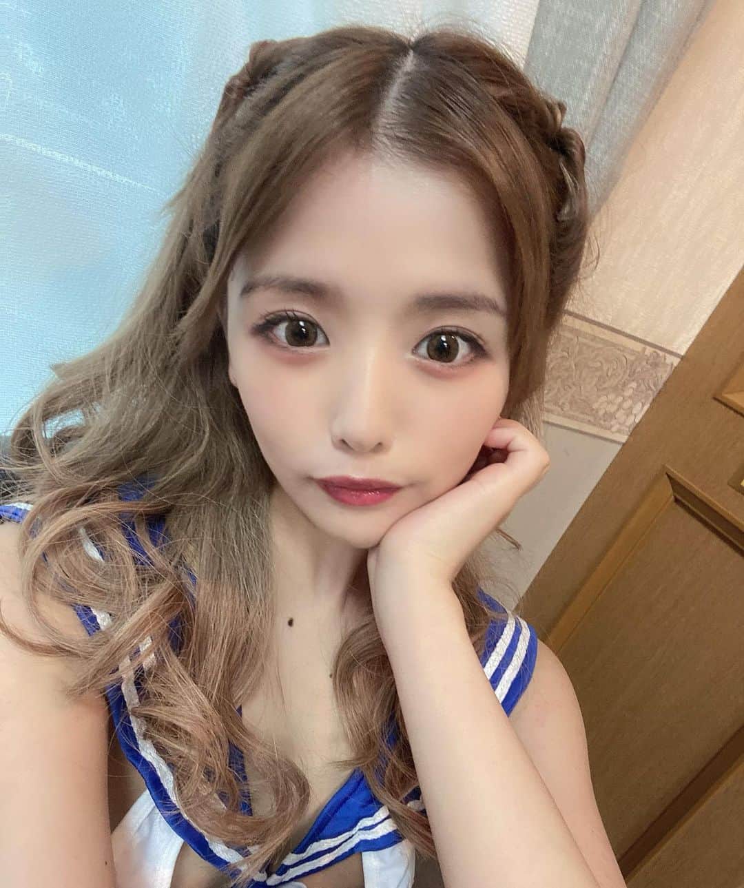 永瀬ゆいのインスタグラム：「意外に正面からの自撮りってレア😜 #☔️」