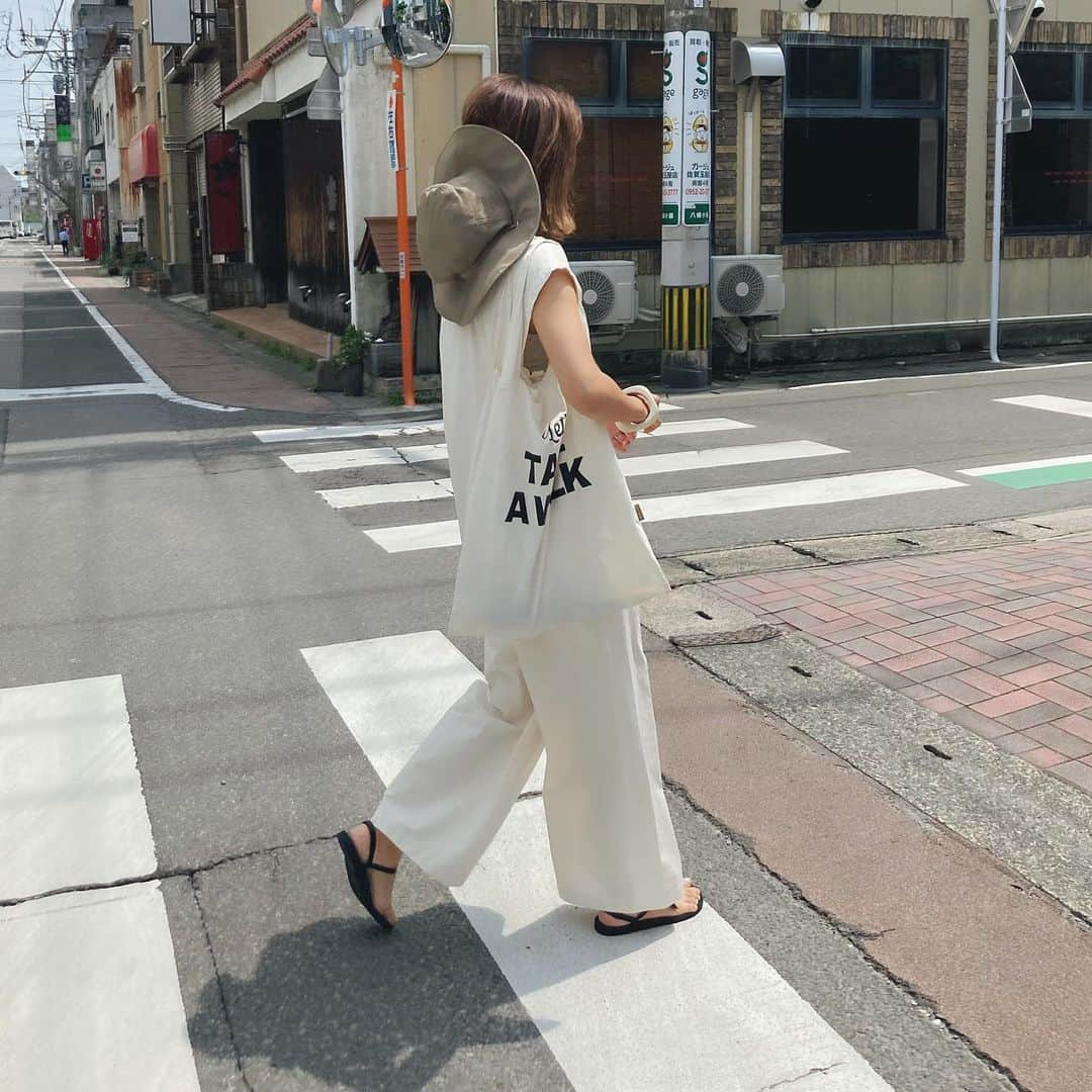 yan___5さんのインスタグラム写真 - (yan___5Instagram)「. . オールインワンで楽ちんコーデ。 もう暑すぎて夏が怖い。 . . オールインワン　#todayful  帽子　#beautyandyouth  サンダル　#beautifulshose #シンプルコーデ#休日コーデ #ラフコーデ」6月14日 21時19分 - yan___5