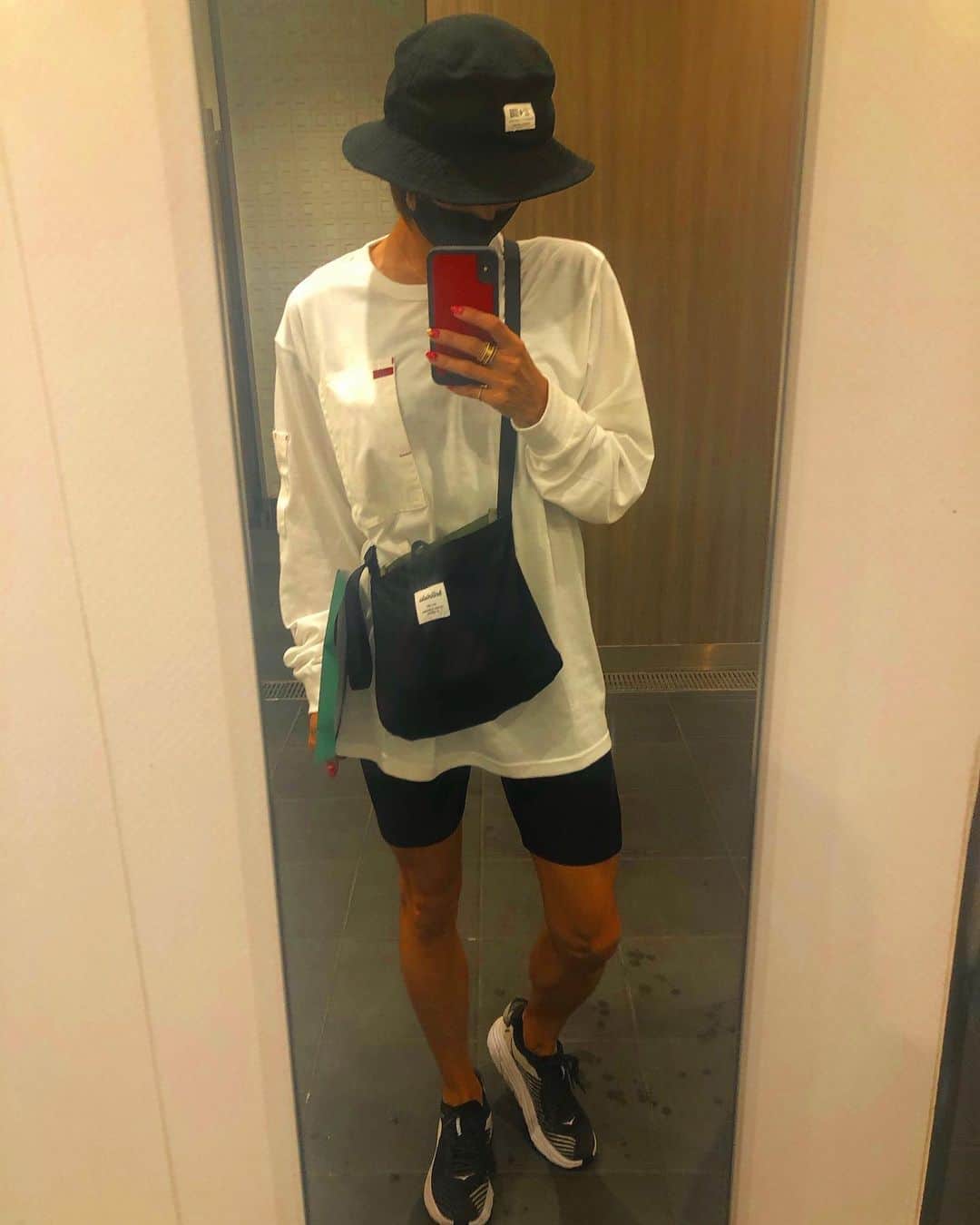 佐野千晃のインスタグラム：「梅雨はいつ来るんだ、、、？！﻿ ﻿ 服装に悩む🤤﻿ ﻿ 最近半袖短パンorワンピースばっかり着てるけどおしゃれしてどっかお出かけしたいな👒﻿ ﻿ #ooted #fashion #girl #moana #ファッション #コーデ #夏コーデ」