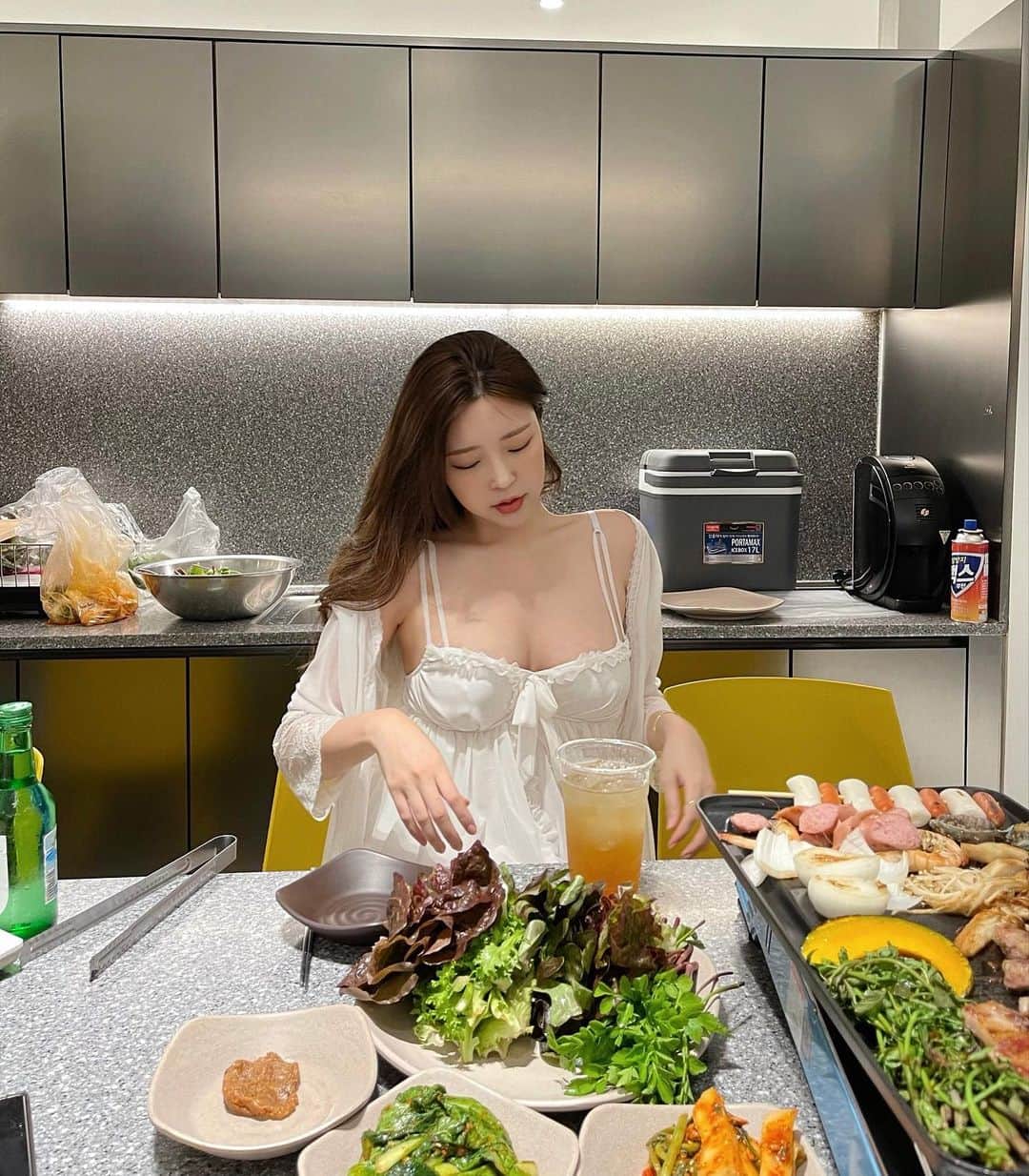 Choi Somiさんのインスタグラム写真 - (Choi SomiInstagram)「⠀⠀⠀⠀ #글랜더 #glander  사진 같이 골라줘서 고마워💛💛 그럼 이제 고기 잘 굽는 요령도 좀..?」6月14日 23時11分 - cxxsomi
