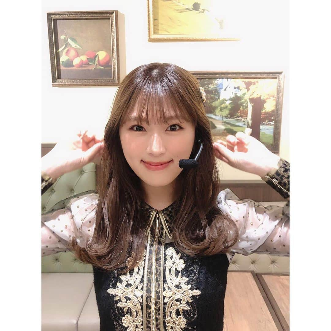 渋谷凪咲さんのインスタグラム写真 - (渋谷凪咲Instagram)「ストレートベースのくるりん巻きヘア〜💈♪  #CDTVライブライブ ⚡️ #ありがとうございました♡ #ナギイチ #シダレヤナギ  #サンリオピューロランド #で歌わせて頂きました♪ #天国 でした😇 #最後の写真は #ポムポムプリン くんポーズ🍮 #サンリオ #ヘアアレンジ #巻き髪」6月14日 23時13分 - nagisa_nikoniko