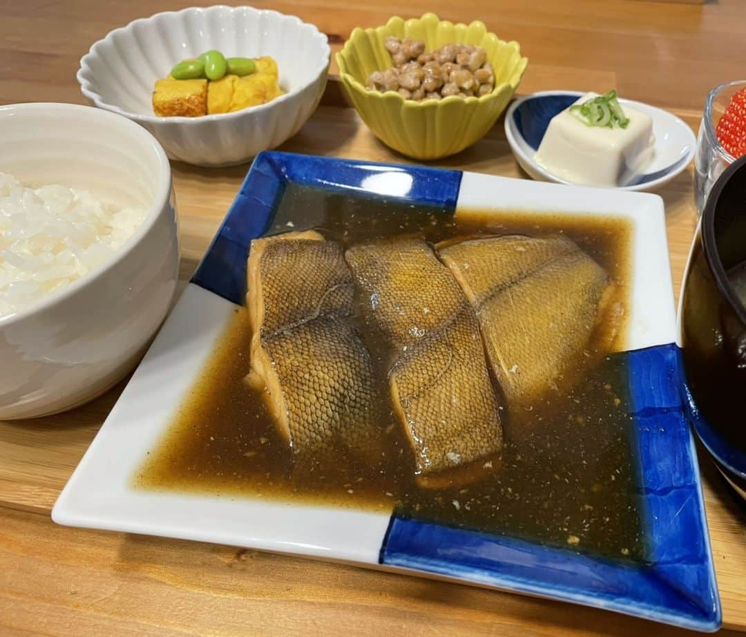 福田俊介のインスタグラム：「魚でコンディション維持初めました。  美味しい。 満足感あり。 太らない。 最高です。  体重もJリーグ時代に戻りました。  #pfcbalancestore  #低糖質低脂質高タンパク  #減量飯 #アスリート飯 #社会人サッカー #ｱｳﾞｪﾝﾄｩｰﾗ川口」