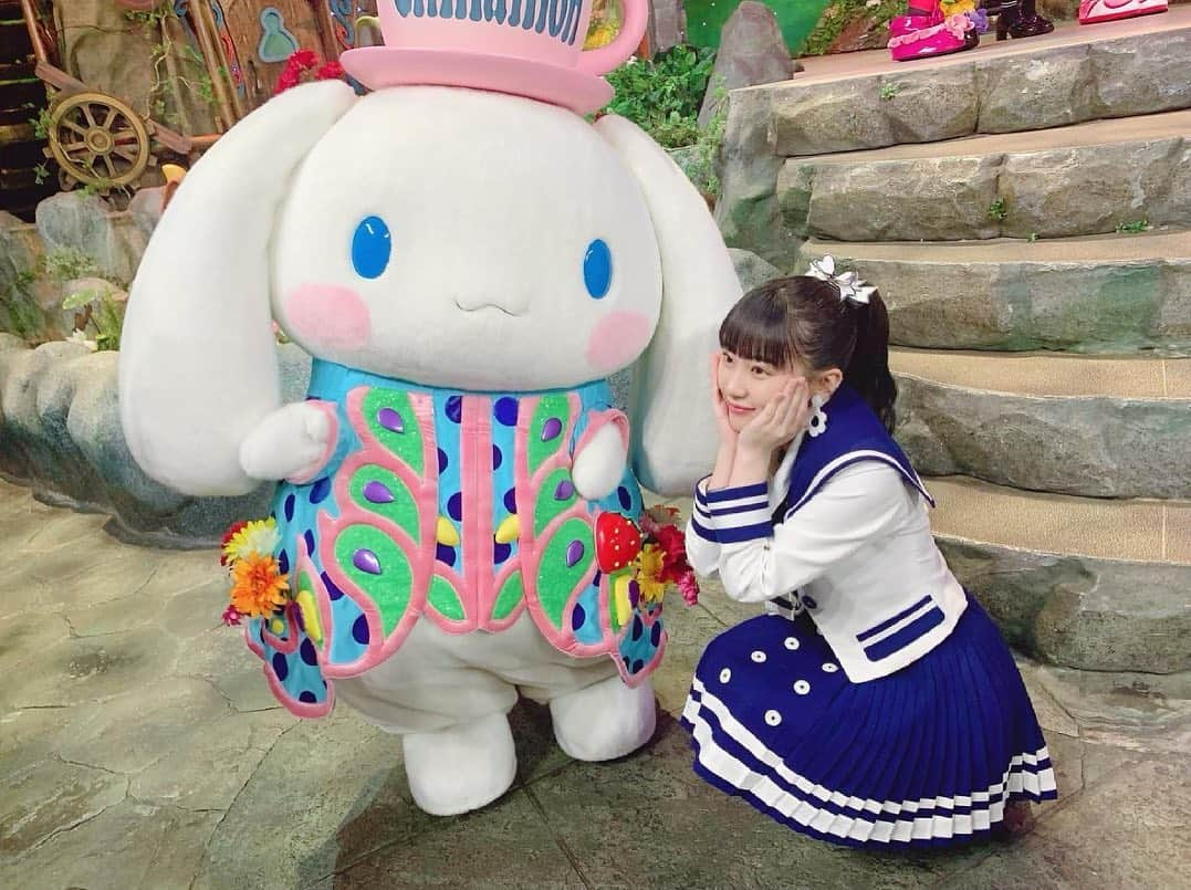 田中美久さんのインスタグラム写真 - (田中美久Instagram)「CDTVライブ！ライブ！  見てくださった皆さんありがとうございました〜💘  可愛いサンリオちゃん達とコラボできて幸せでした✨✨  キティちゃんと一緒にメロンジュース🍈をやったんですが手が🤙になってて胸キュンでした…💘  そしてさくちゃんとHKTとして歌番組に出るのは最後でした🌸😌  また歌番組に呼んで頂けるように頑張ります💪  #HKT48 #CDTVライブライブ #サンリオ　#かわいい」6月15日 0時12分 - mikumonmon_48