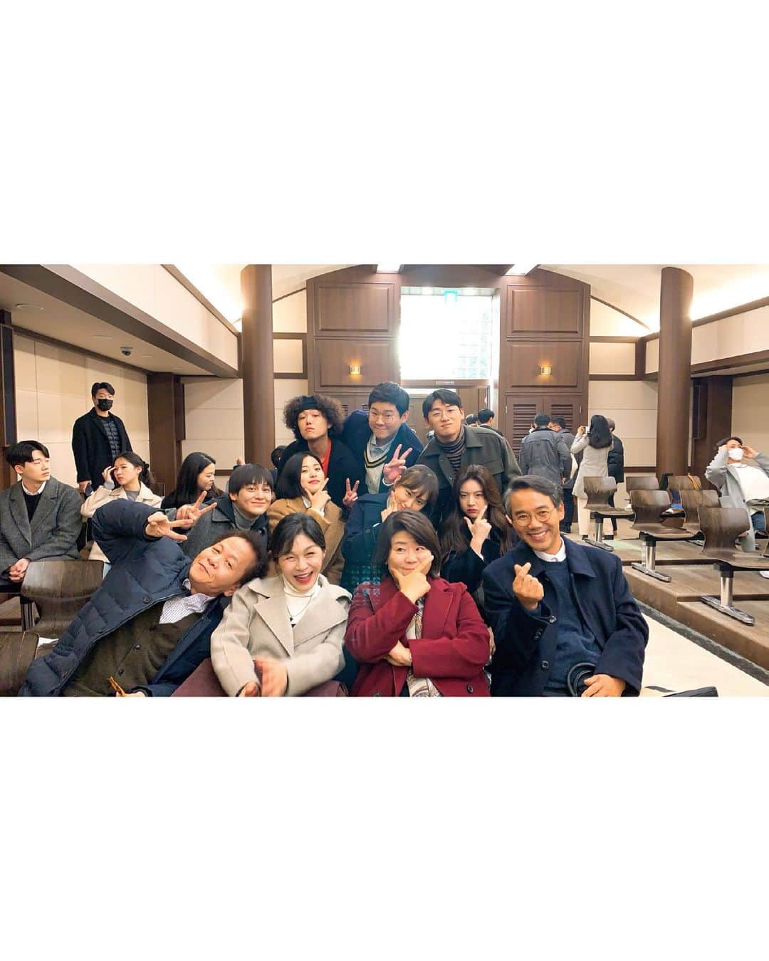 イ・ダウィのインスタグラム：「으응 내일 로스쿨 하는 날이네 본방사수 합시다」
