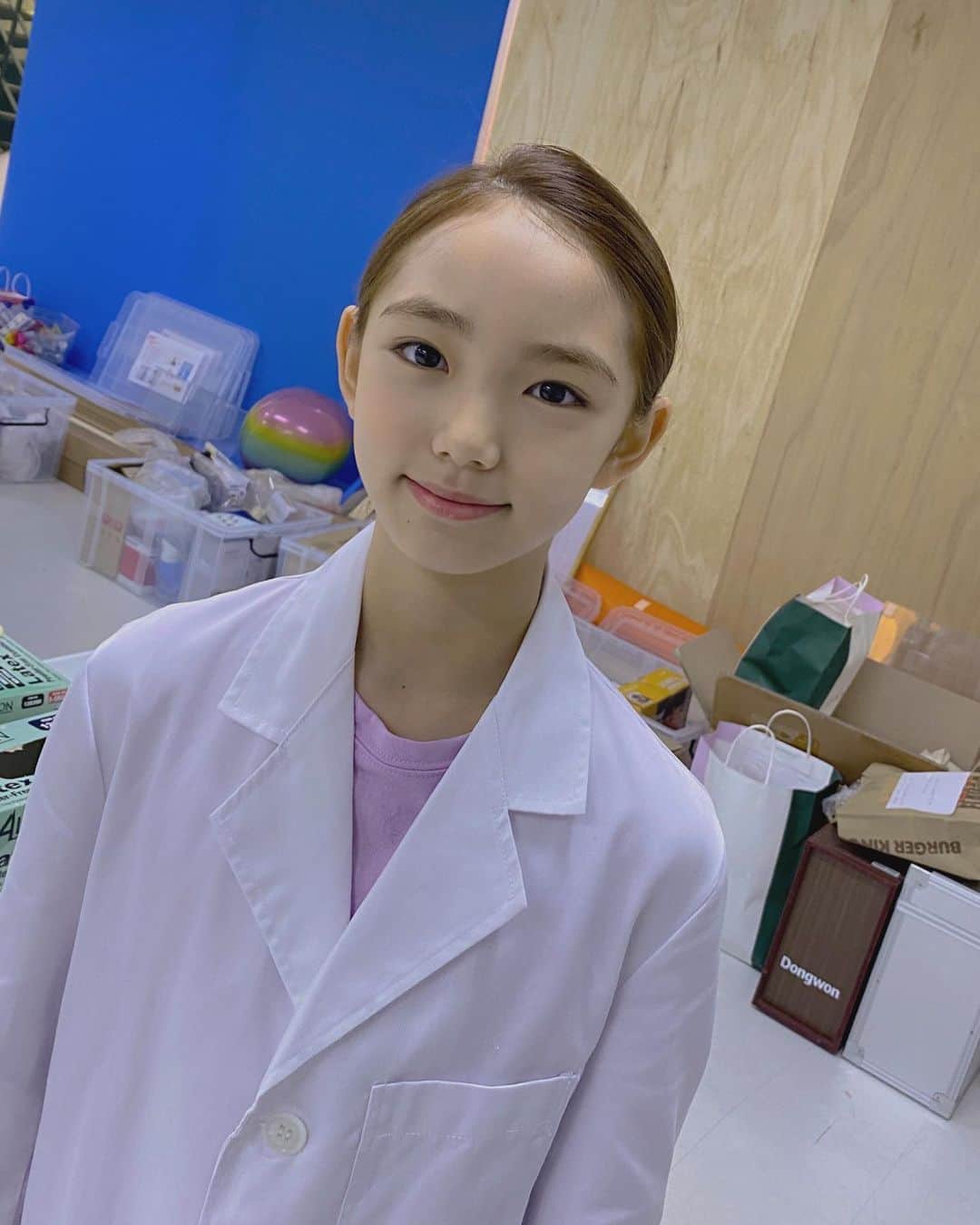 ウンチェのインスタグラム：「아이고 깰끔해라👩🏻‍⚕️  #키즈모델 #주니어모델 #아역배우 #이은채 #촬영 #일상 #daily #딸스타그램 #초딩스타그램」