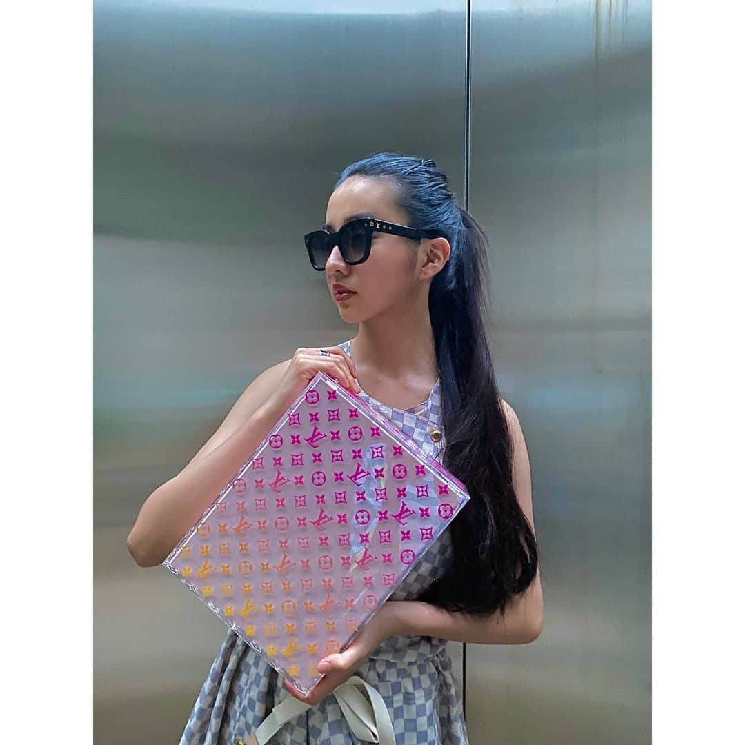 kokiさんのインスタグラム写真 - (kokiInstagram)「@louisvuitton Cruise 2022 collection from Tuesday 15th June at  21:00 japan time !  The beautiful sunglasses and the sunglass case 💗  @louisvuitton の2022クルーズコレクションが15日火曜日 21:00  に louisvuitton.com で発表されます！とても楽しみですね☺️  @nicolasghesquiere #LVCRUISE #louisvuitton」6月15日 11時04分 - koki