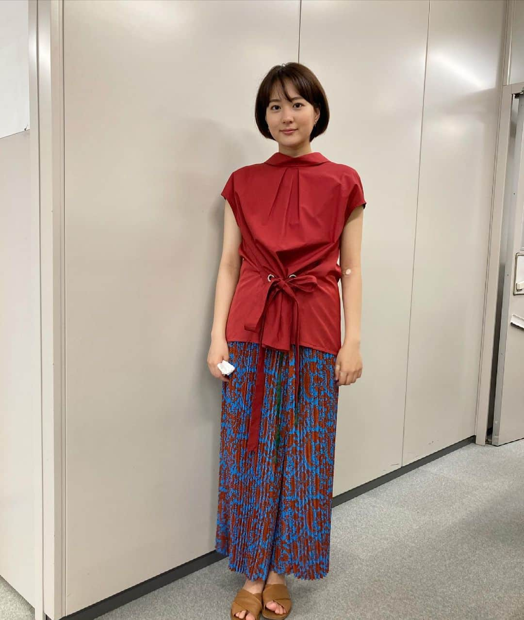 永尾亜子のインスタグラム：「お久しぶりです！ みなさんお元気ですか？わたしは最近健康診断を受けたので健康になった気分になりました。 更新しなさすぎてめざましテレビの衣装の写真がかなり溜まっていたので全部載せます。これからはもっと更新頻度を上げたいと思っております....」