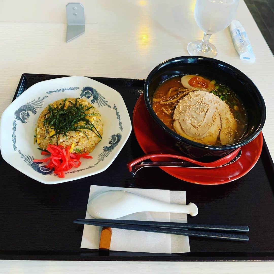 のインスタグラム：「2日連チャンノンアルコールデー 晩飯は、金麦味噌ラーメン🍜&半炒飯！　　しょっぱいしょっぱい、水がぶ飲みしたわ！ 早よ寝よ！」