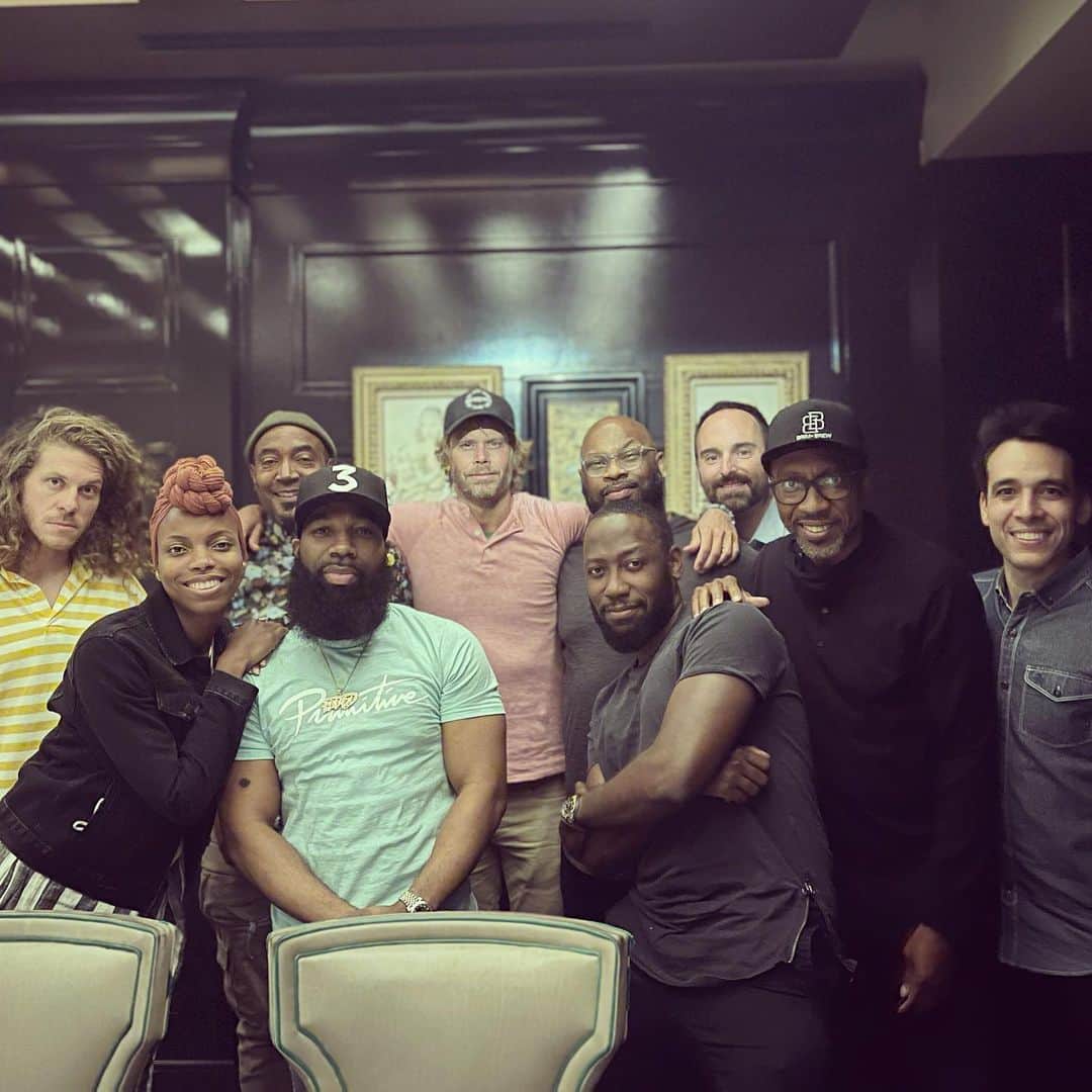 エリック・クリスチャン・オルセンのインスタグラム：「Who spilled all the pretty juice?  @hulu @wokehulu @lamorne @tmurph @thesheertruth @blakeanderson @mothedirector @theanthonyking @iamkeithknight @hexperilous @bamanniegram SEASON II begins!」